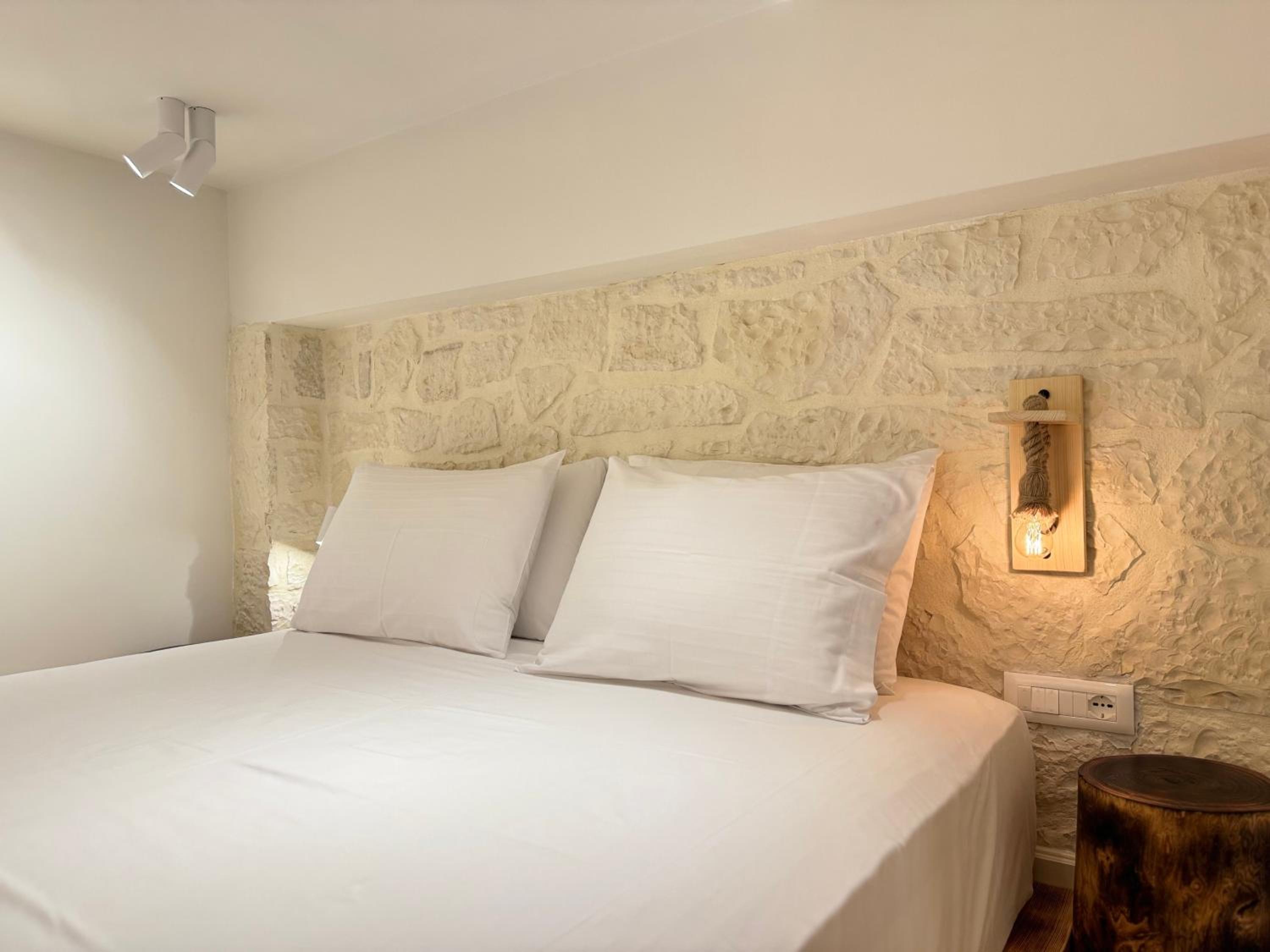 Elpis Guest House