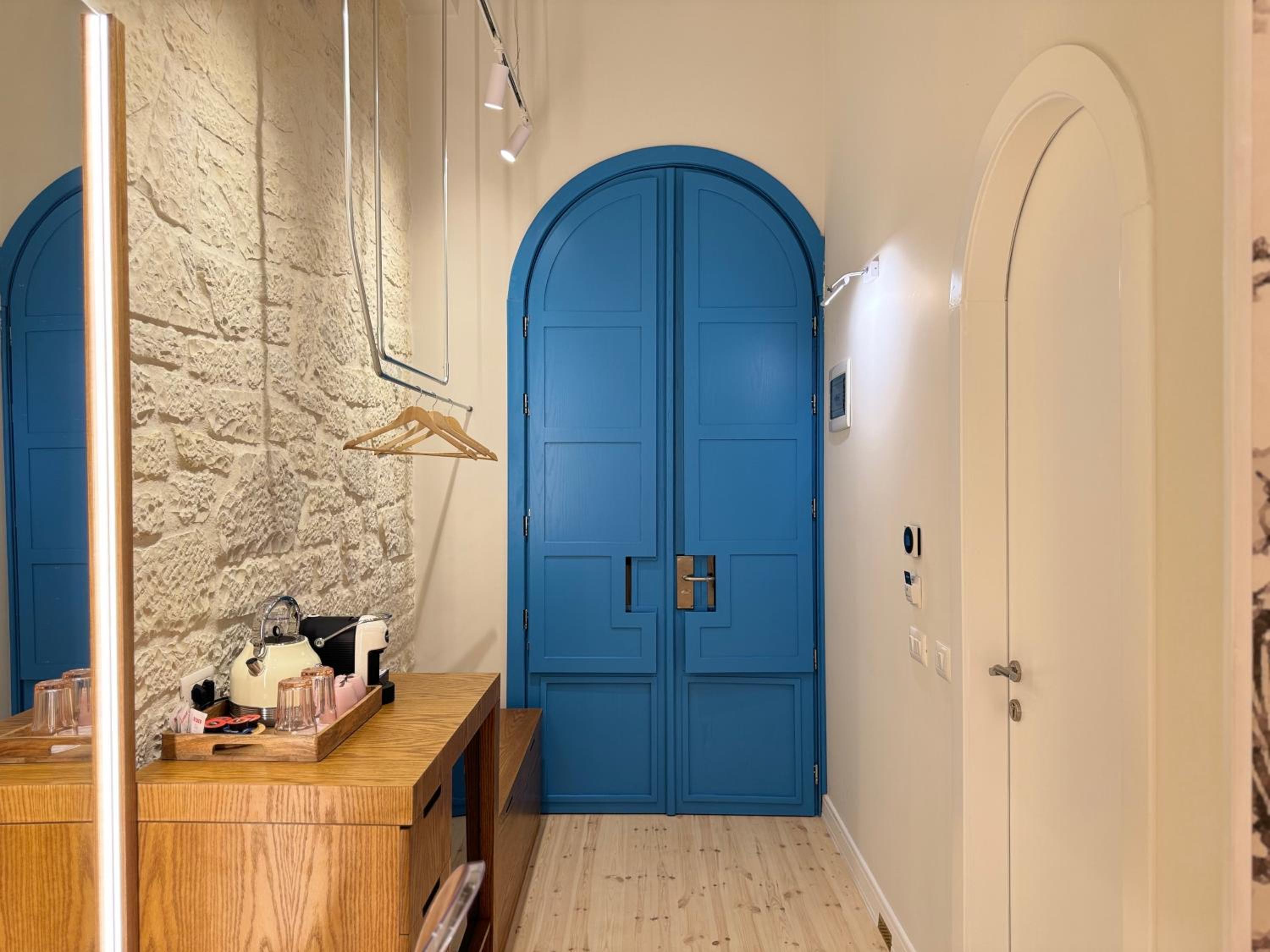 Elpis Guest House