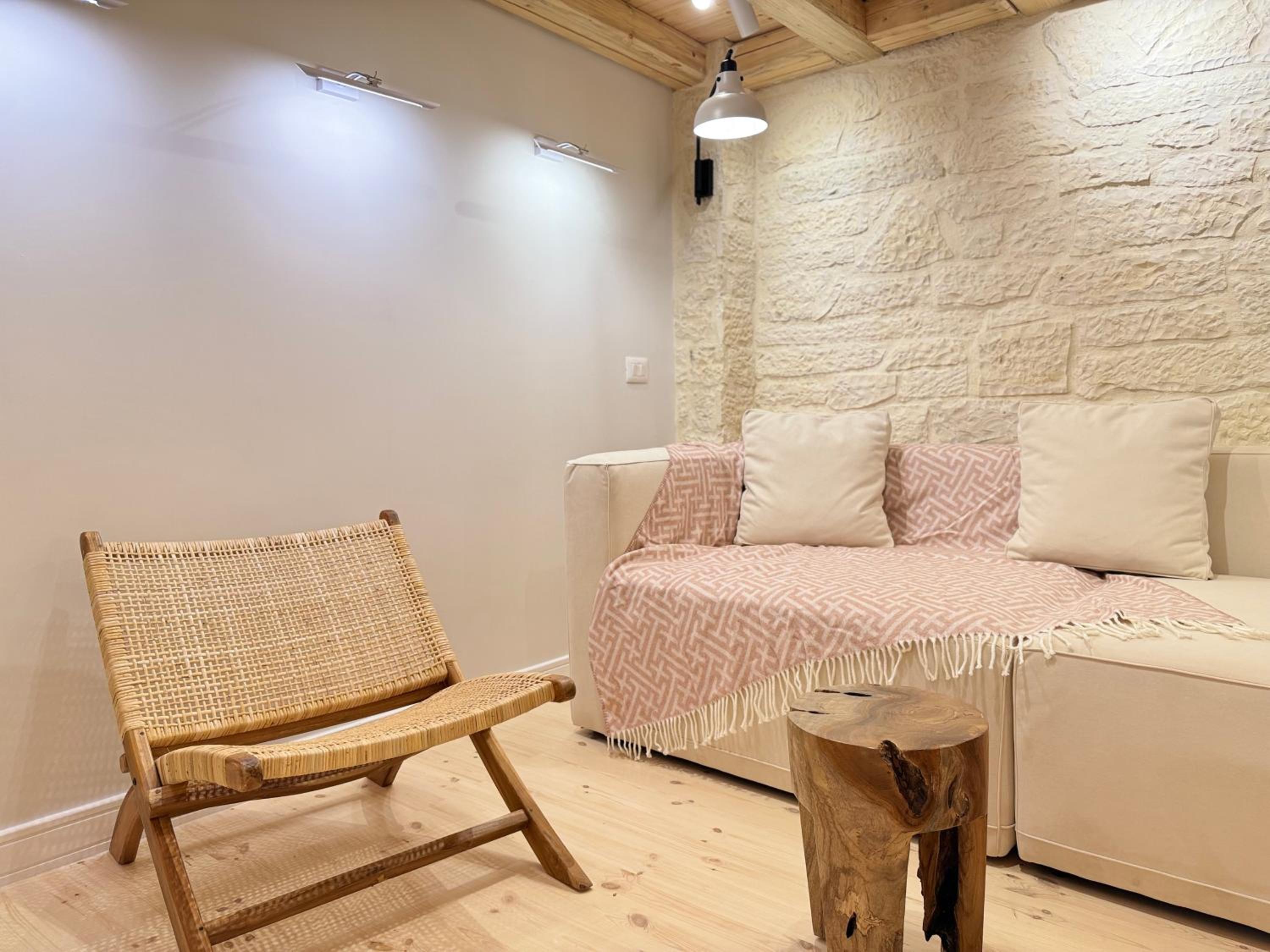 Elpis Guest House