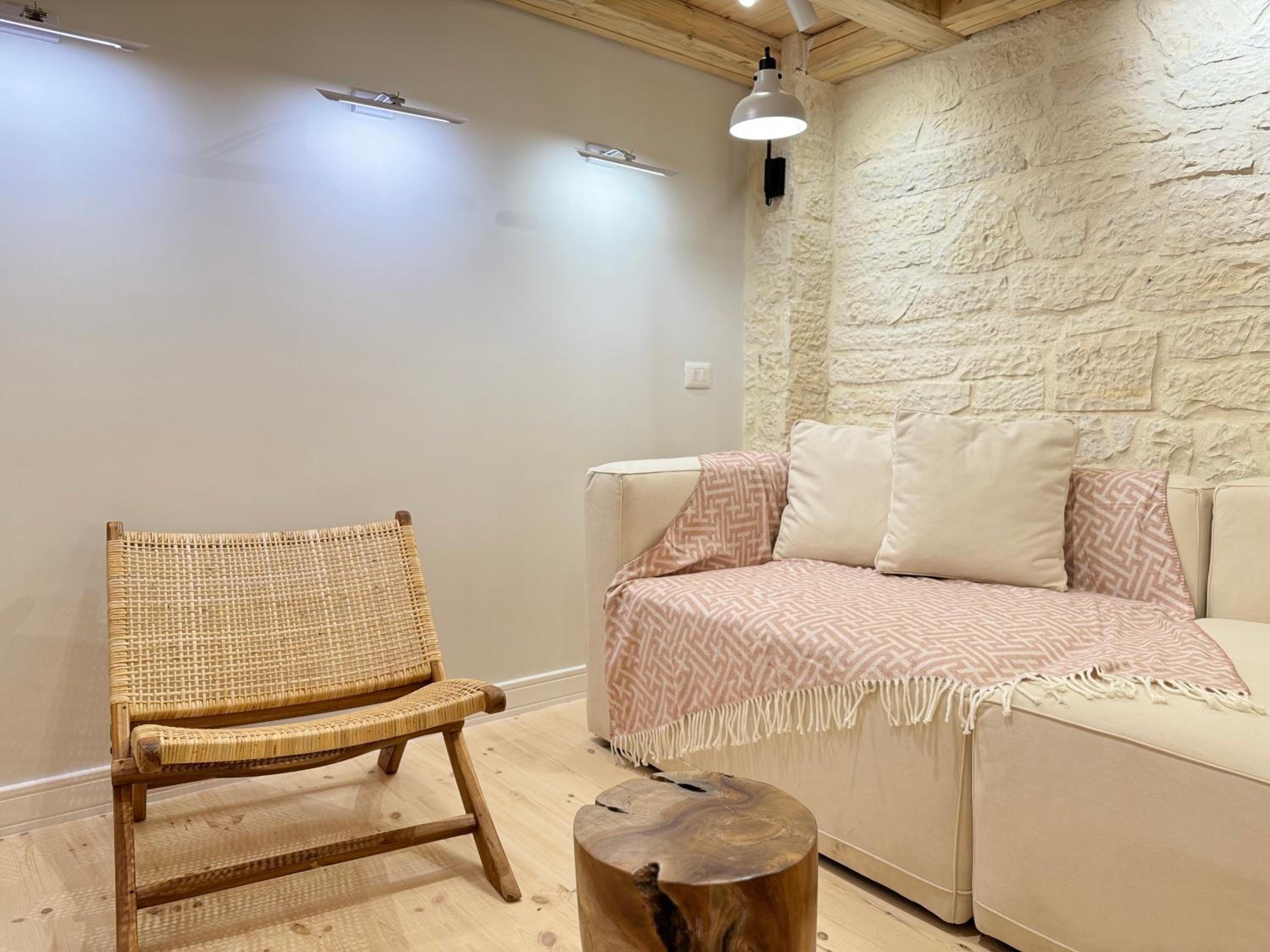 Elpis Guest House