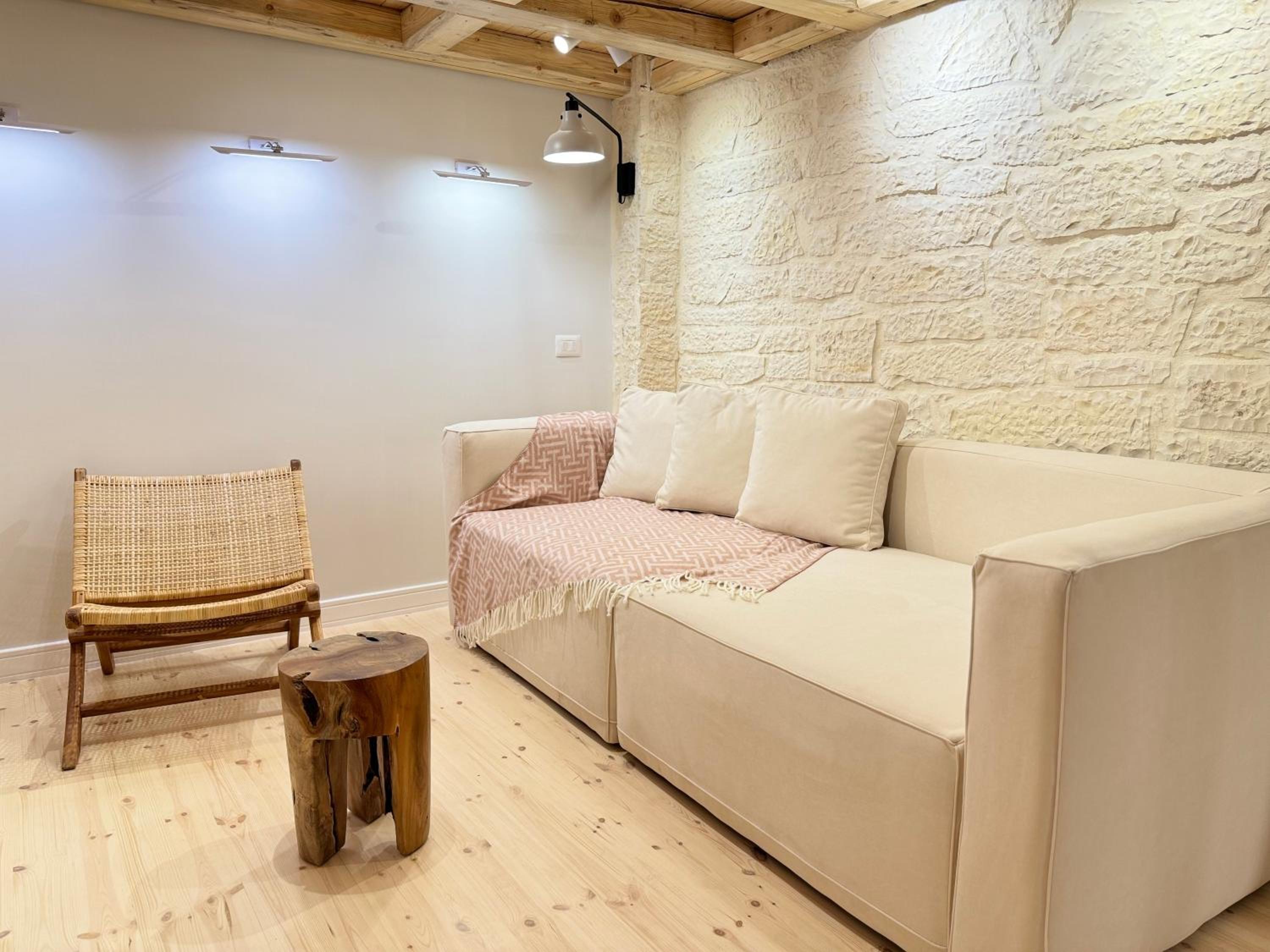 Elpis Guest House