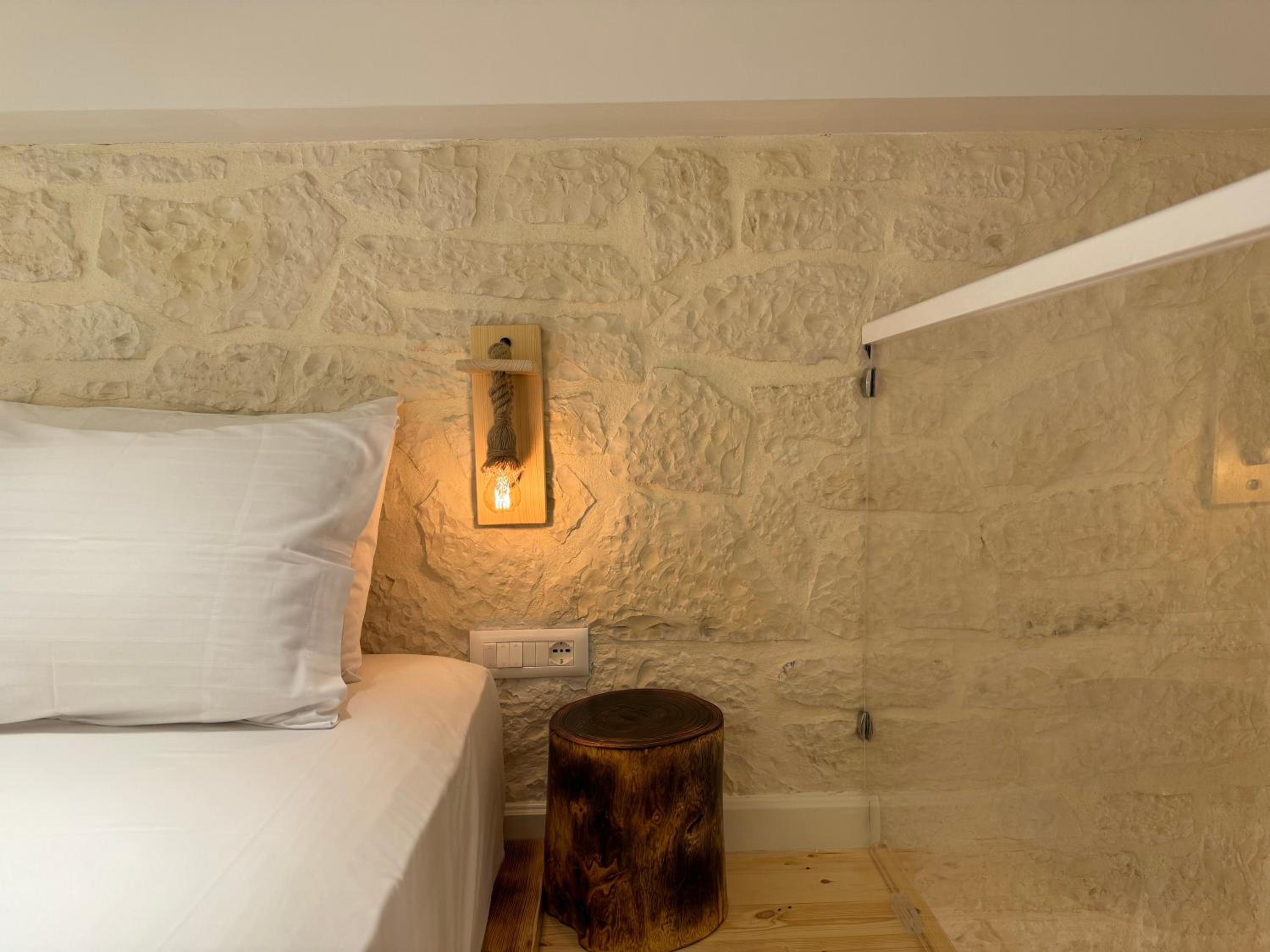 Elpis Guest House