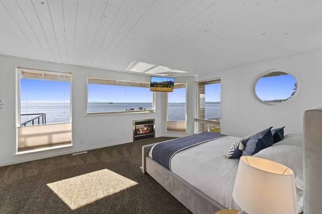 New Beautiful Waterfront at Sandy Point view 3