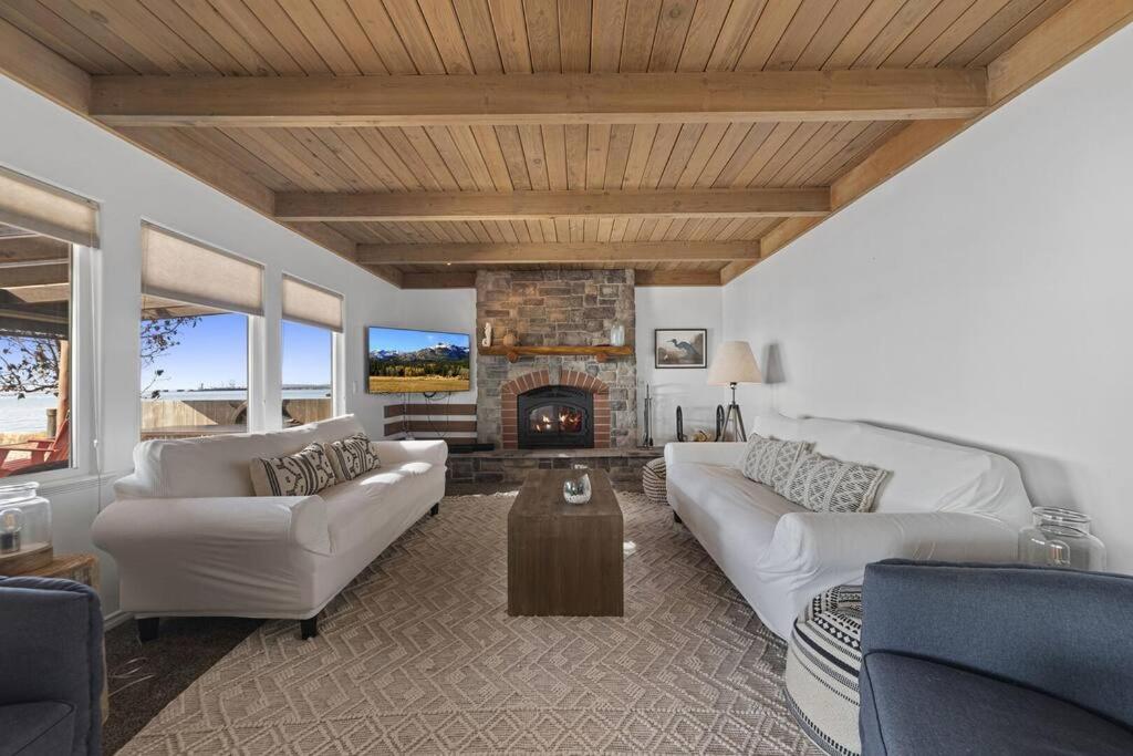 New Beautiful Waterfront at Sandy Point view 4