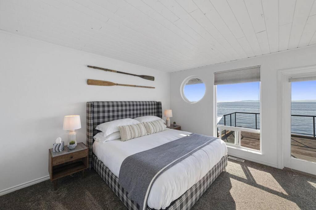 New Beautiful Waterfront at Sandy Point view 5