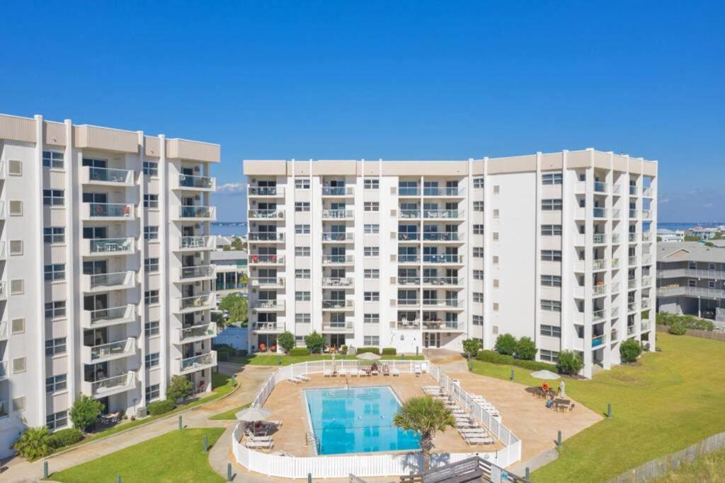Enjoy Sunsets at Fully Equipped 2BR Condo on Beach