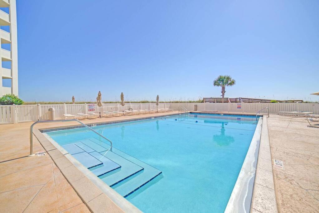 Enjoy Sunsets at Fully Equipped 2BR Condo on Beach