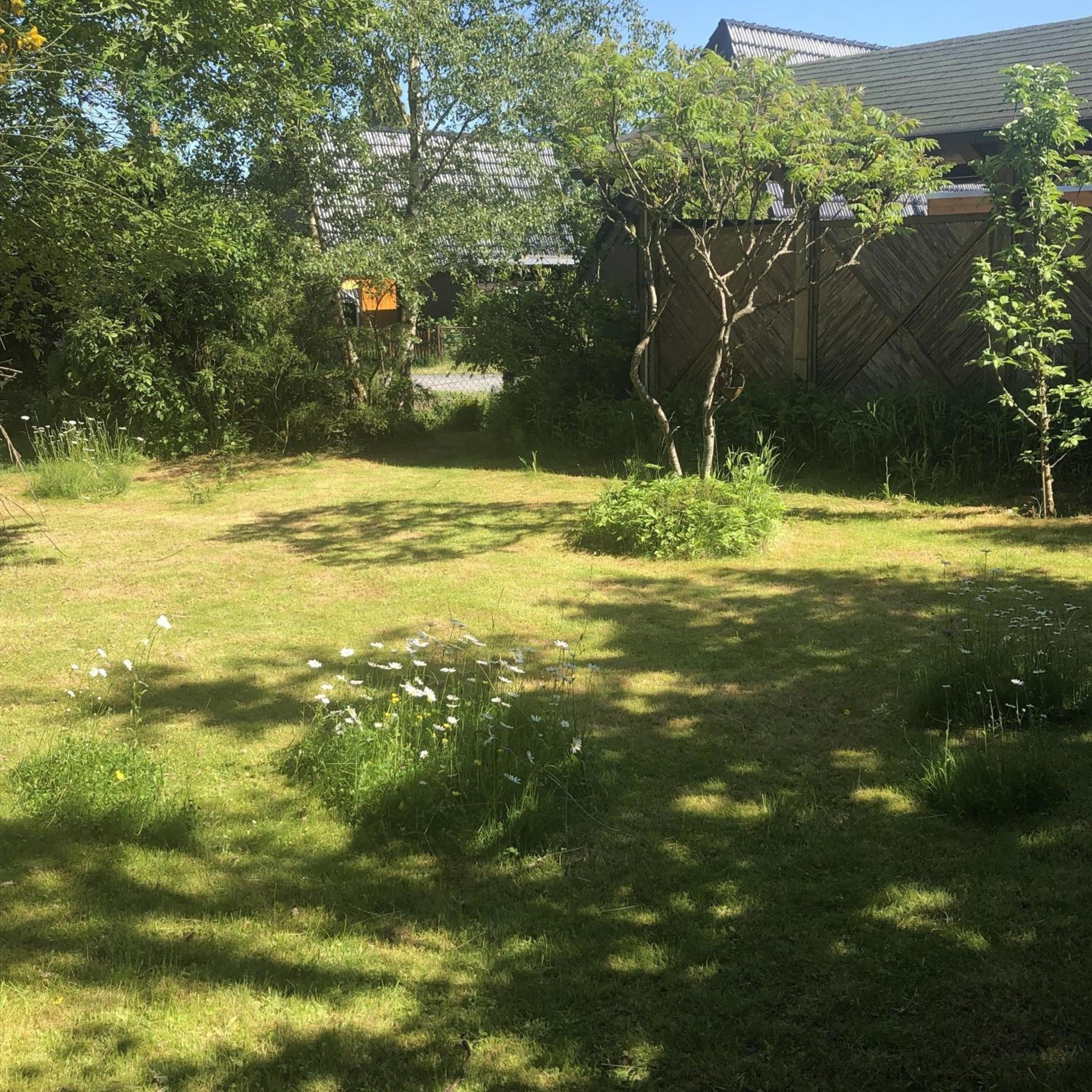 Eifelhäuschen am Waldrand
