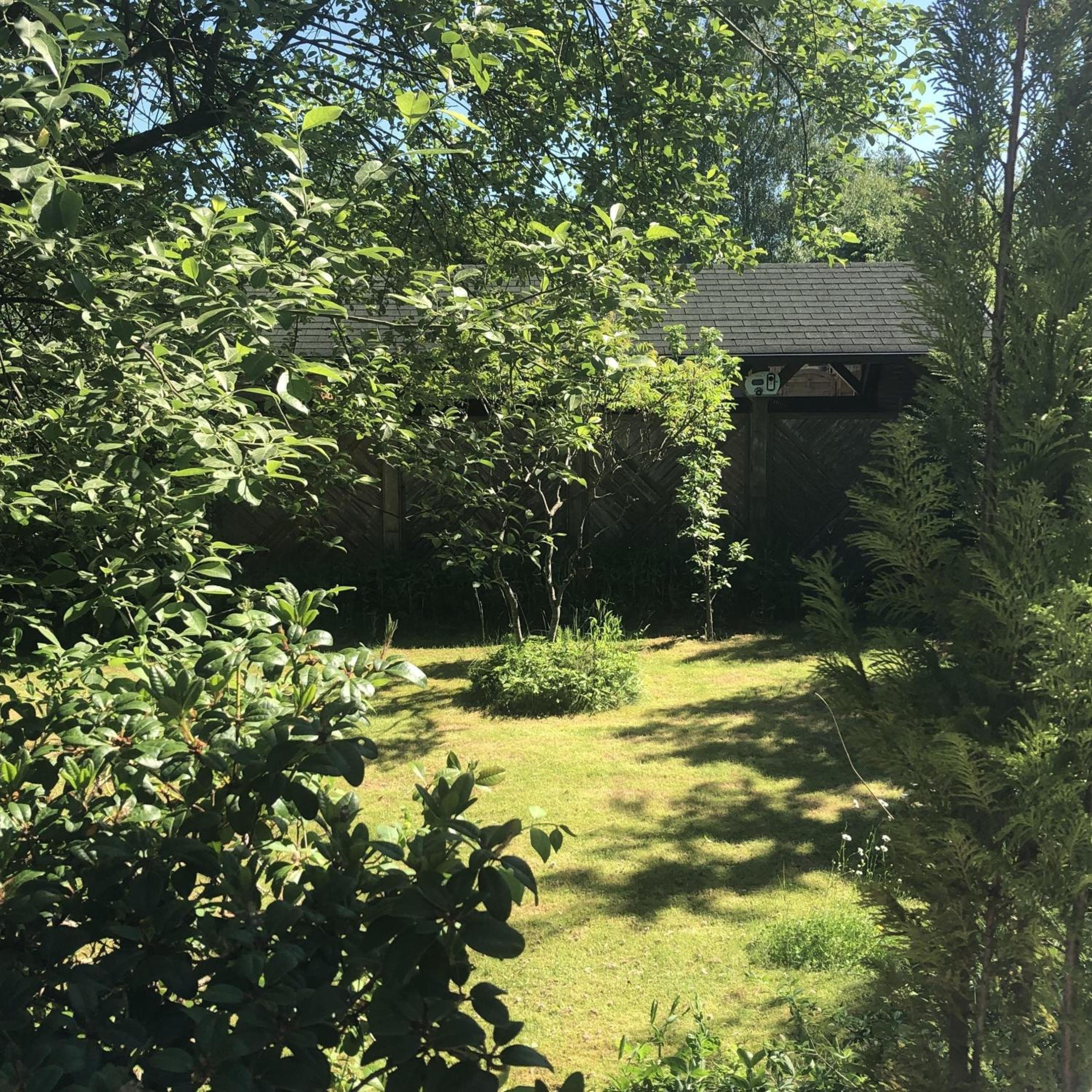 Eifelhäuschen am Waldrand