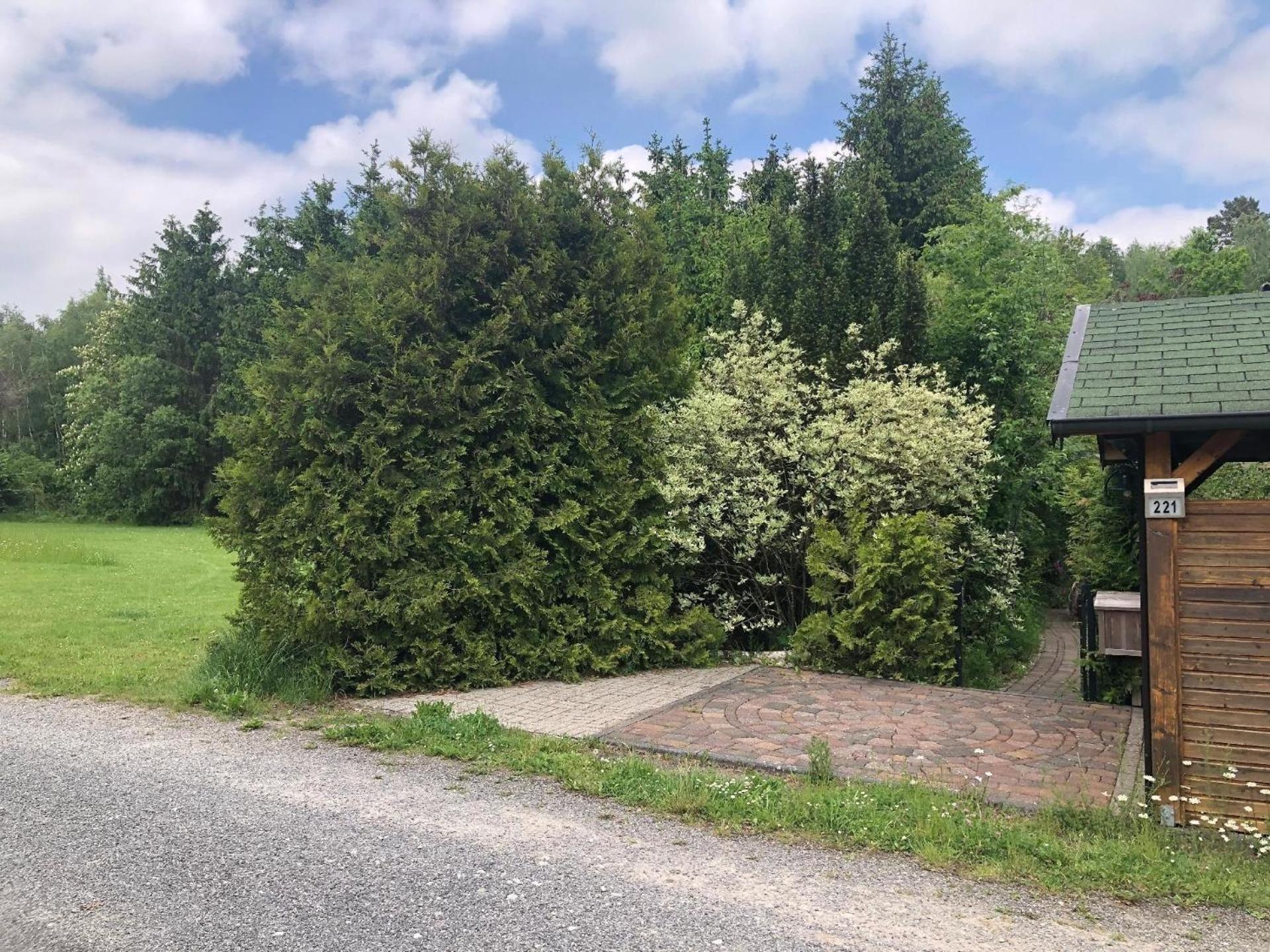 Eifelhäuschen am Waldrand