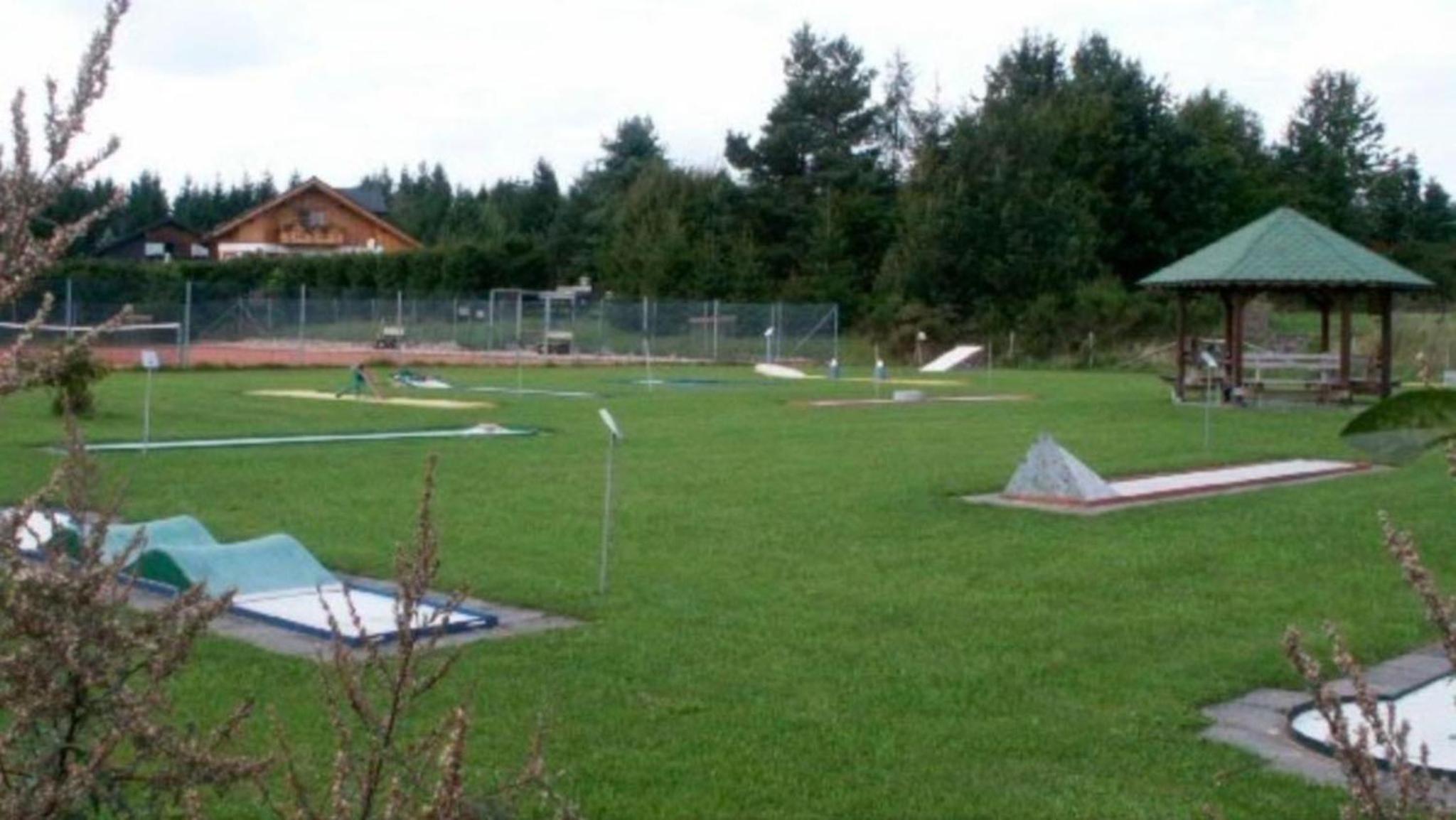 Eifelhäuschen am Waldrand