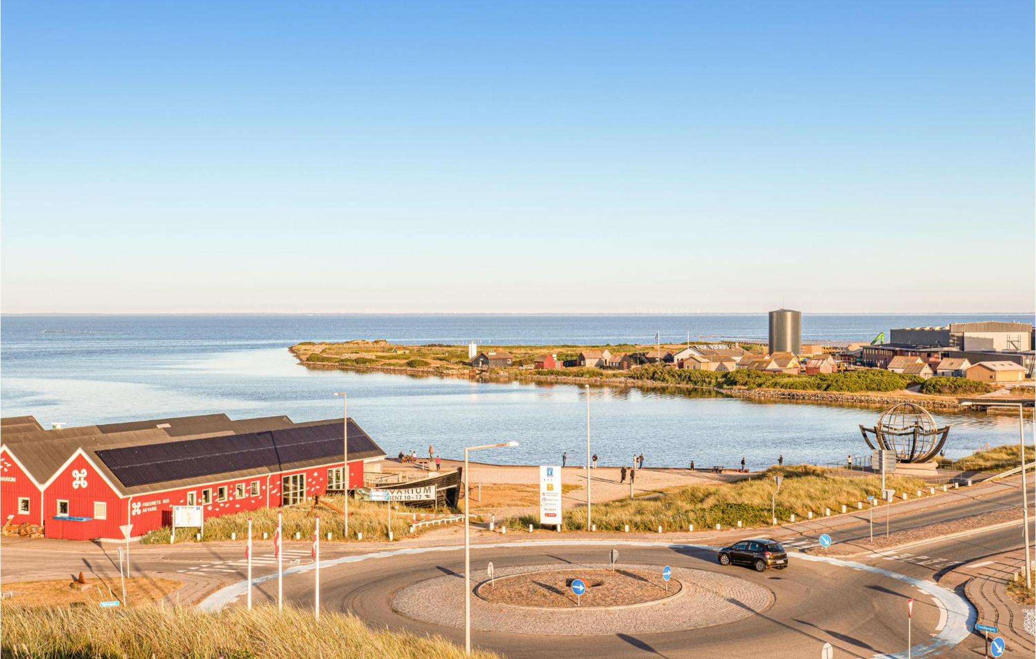 Cozy Home In Hvide Sande