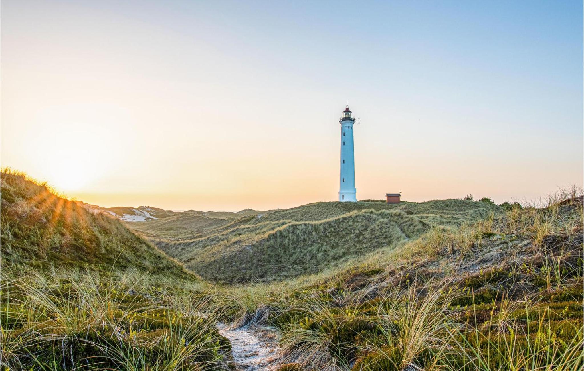Cozy Home In Hvide Sande