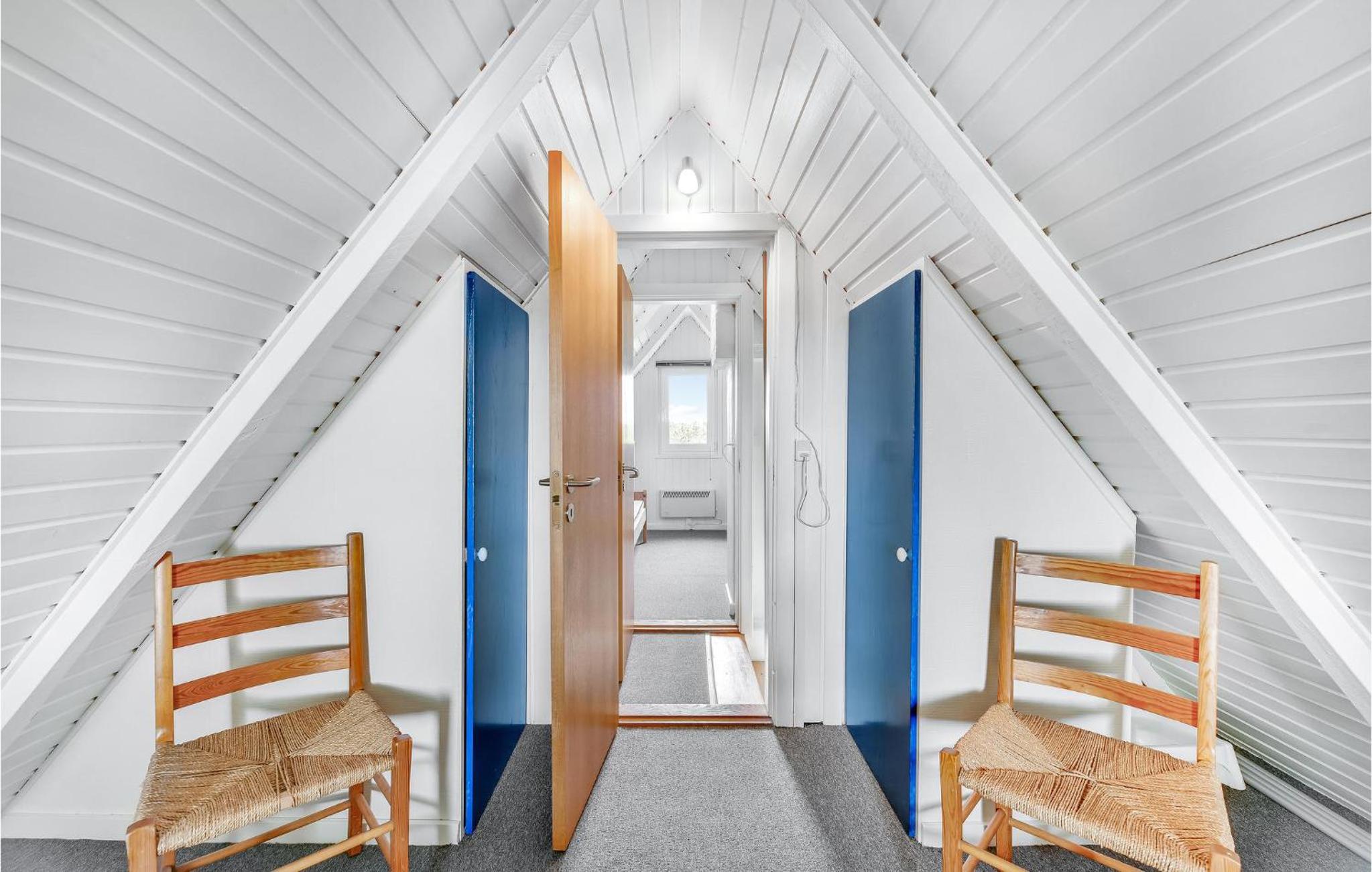 Cozy Home In Hvide Sande