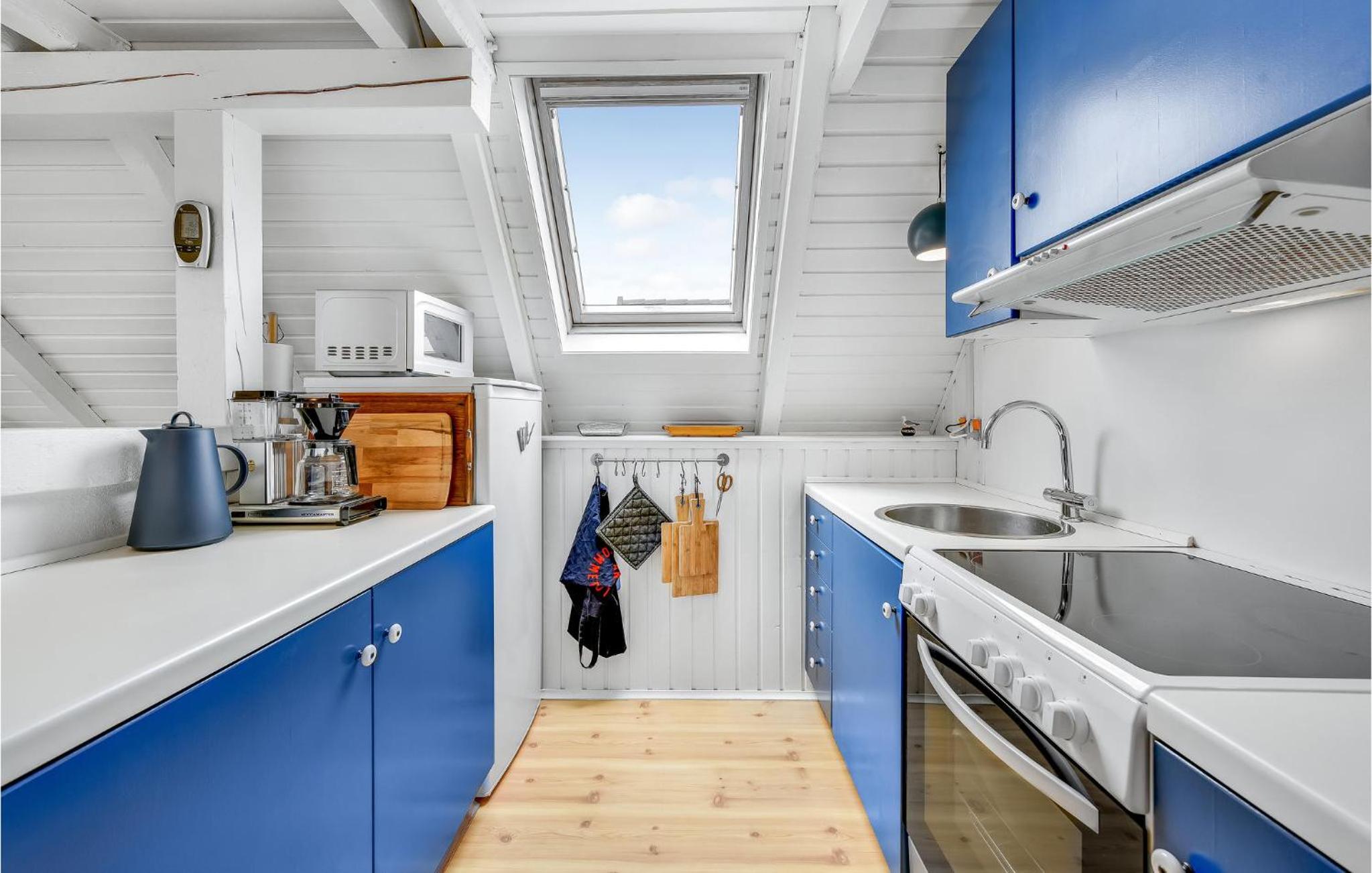 Cozy Home In Hvide Sande