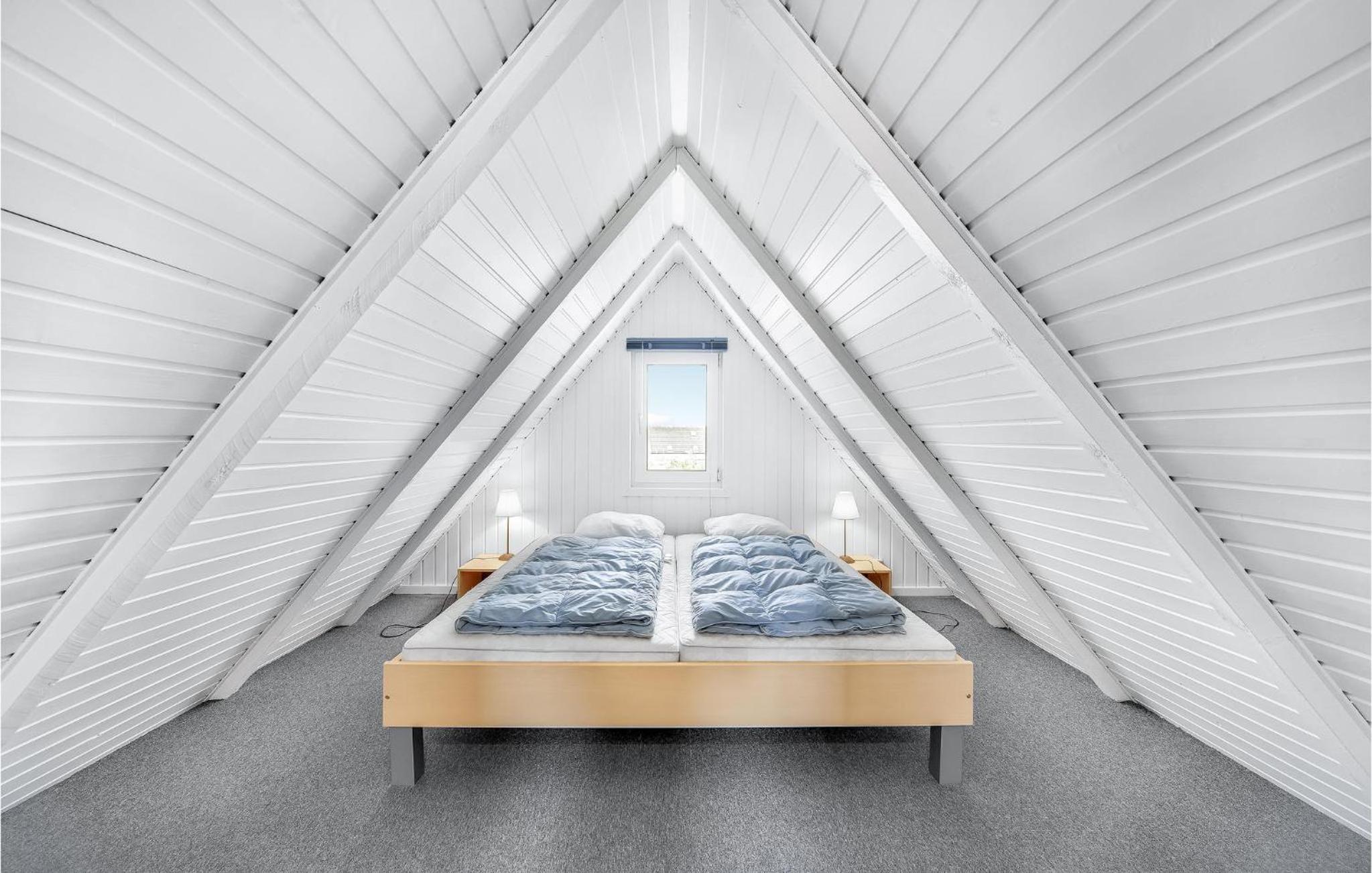Cozy Home In Hvide Sande