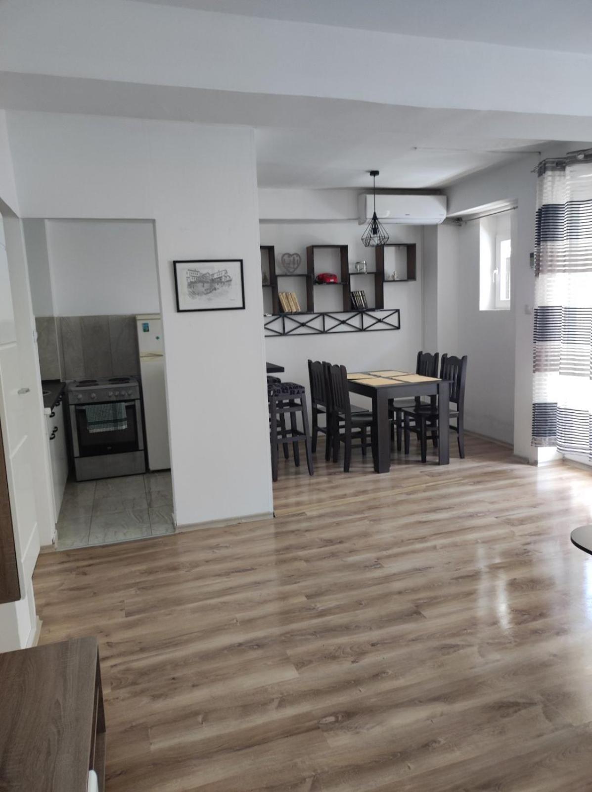 Stefea Apartment