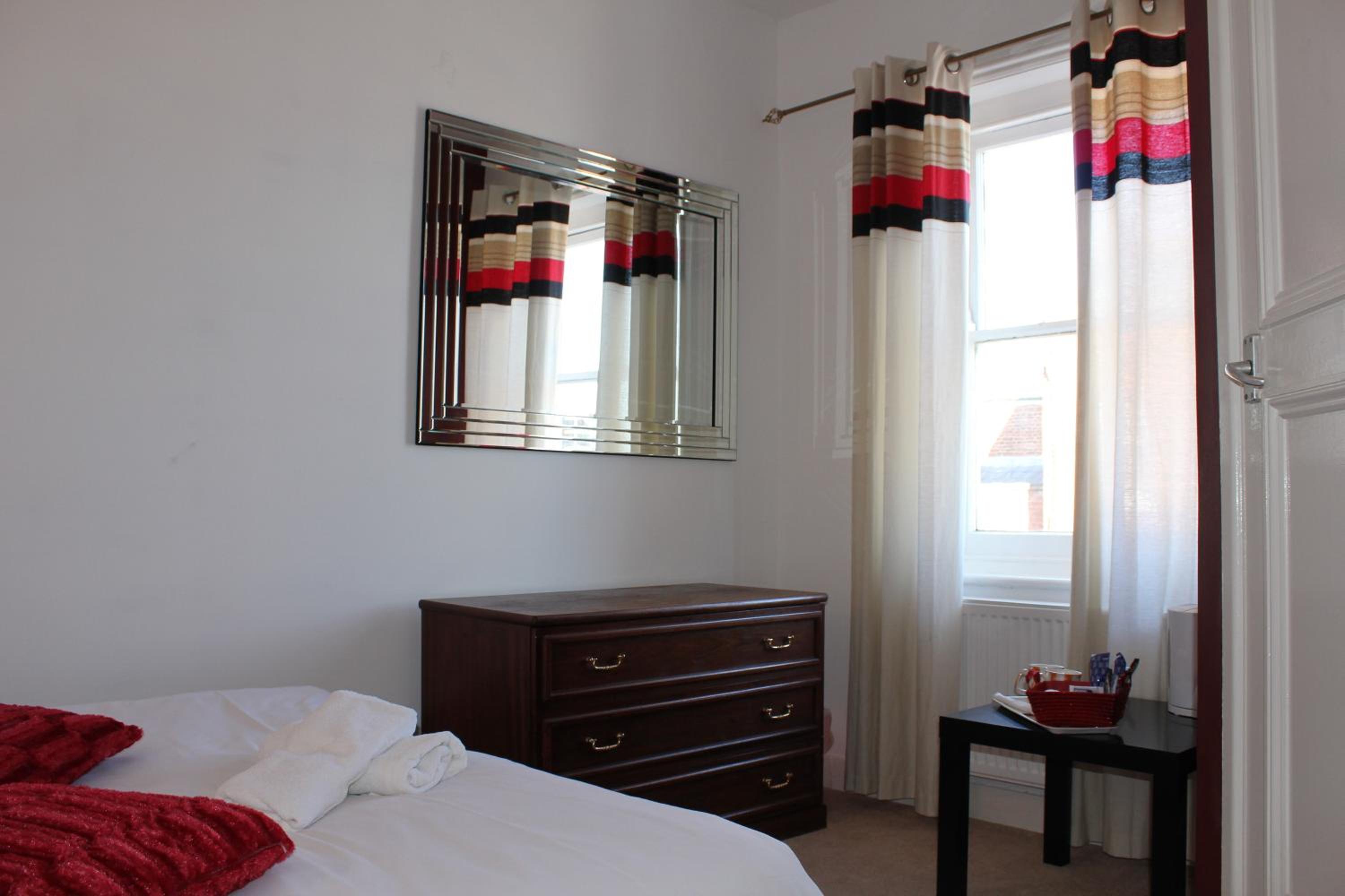 Bishops Stortford Vacations - The George Hotel Stansted Airport - Property Image 13