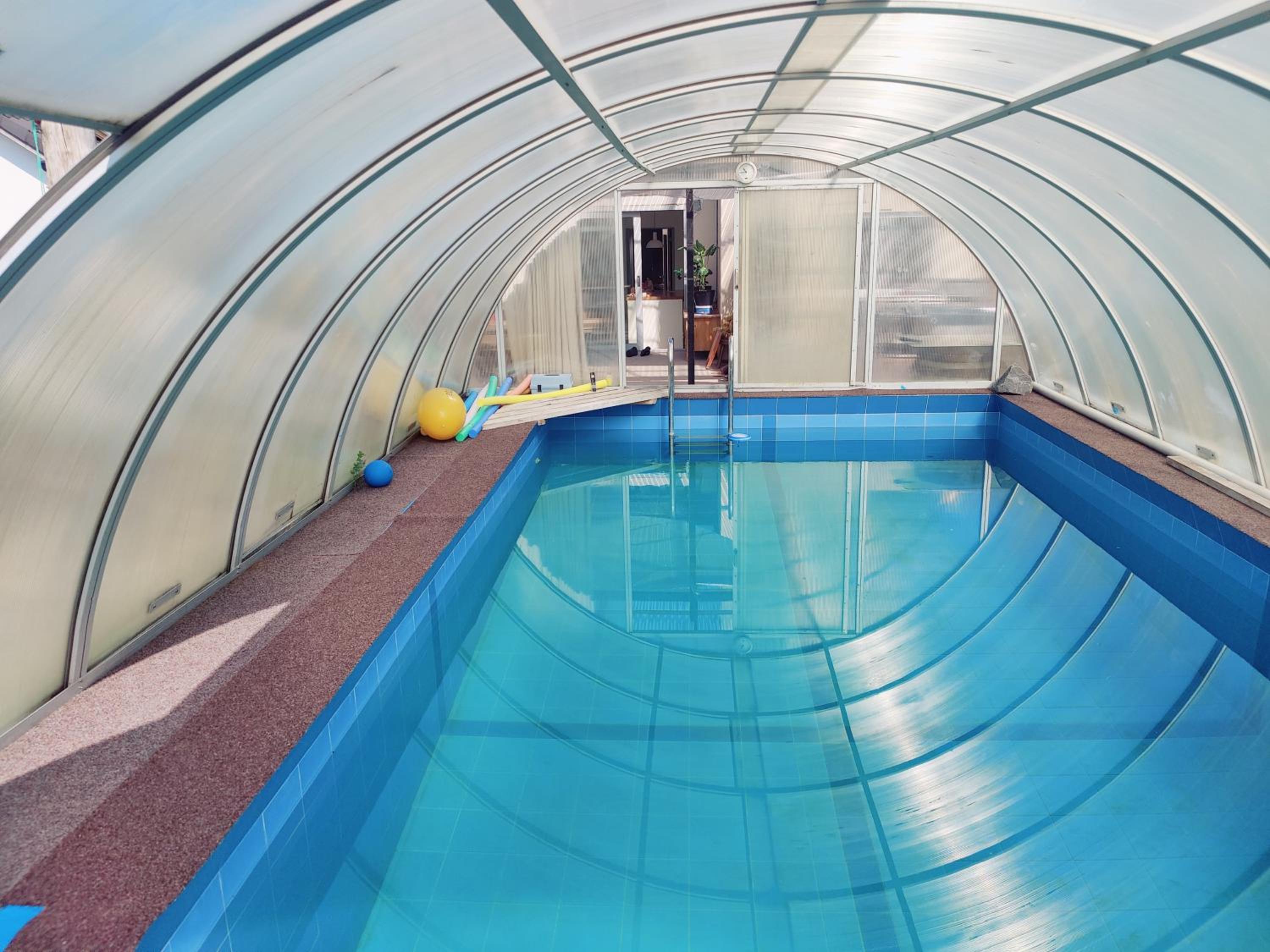 Saunahaus mit Swimmingpool in Berlin