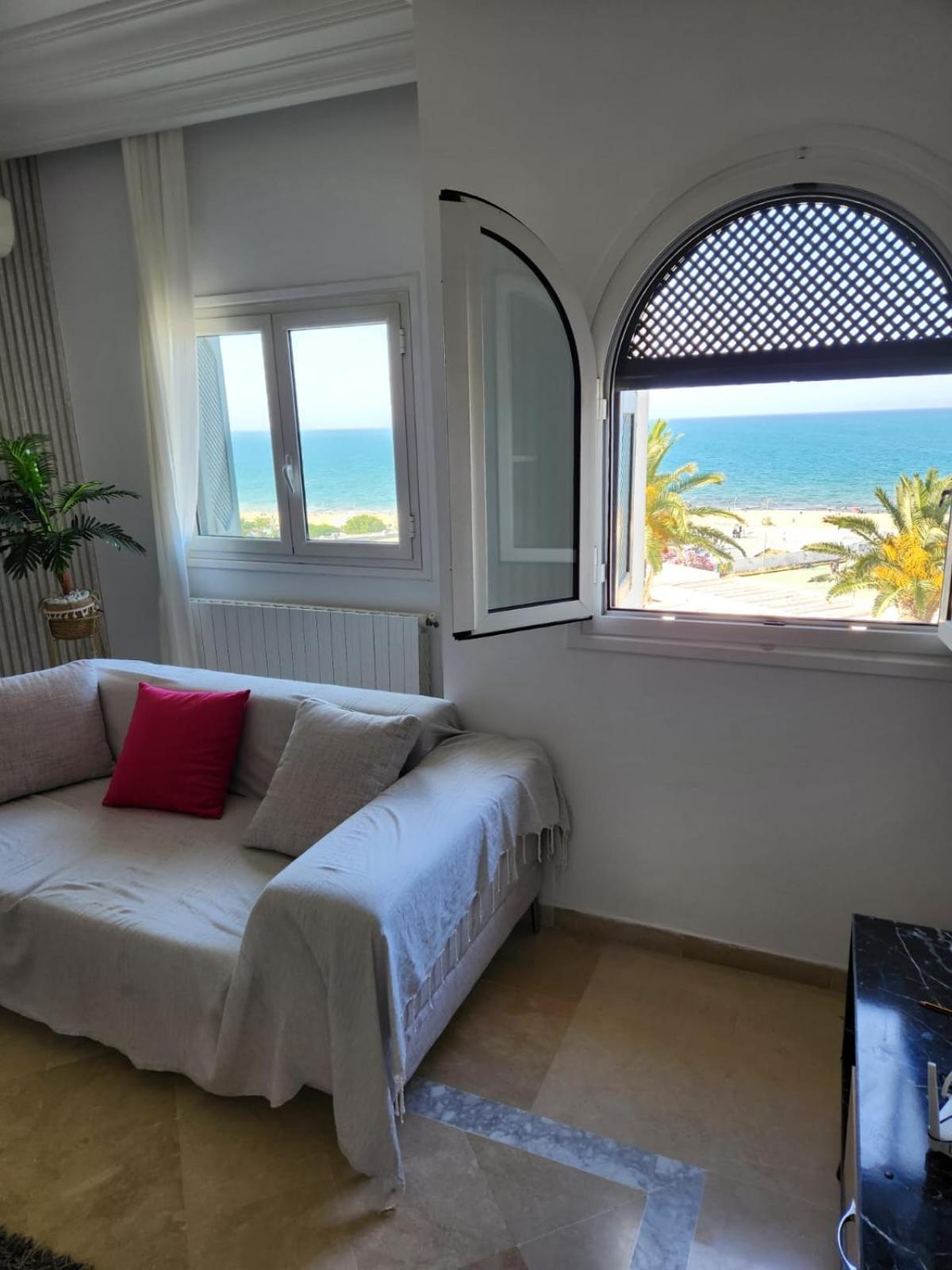 Splendid Beach View Apartment
