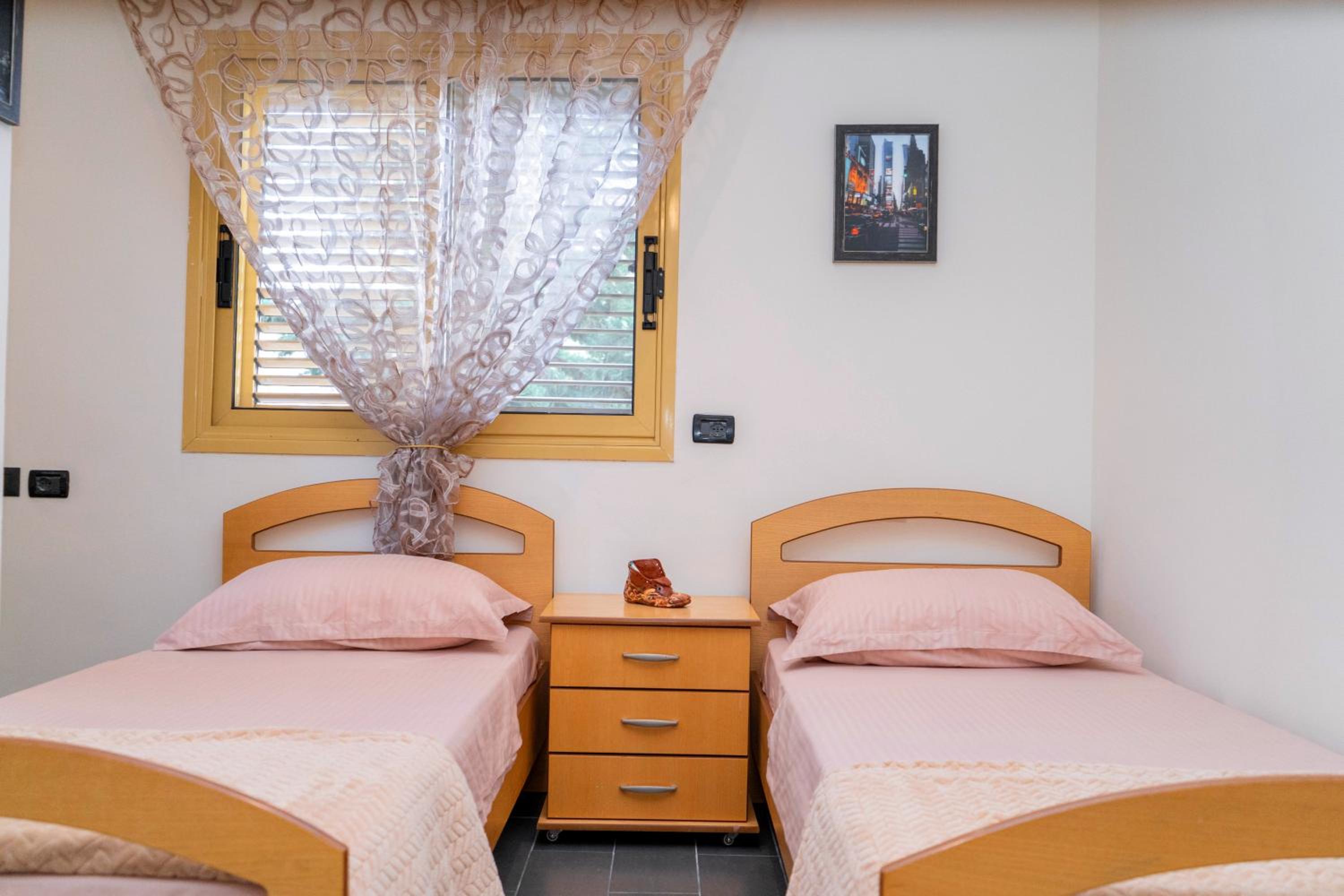 Spacious & Relaxing Home with Free Parking