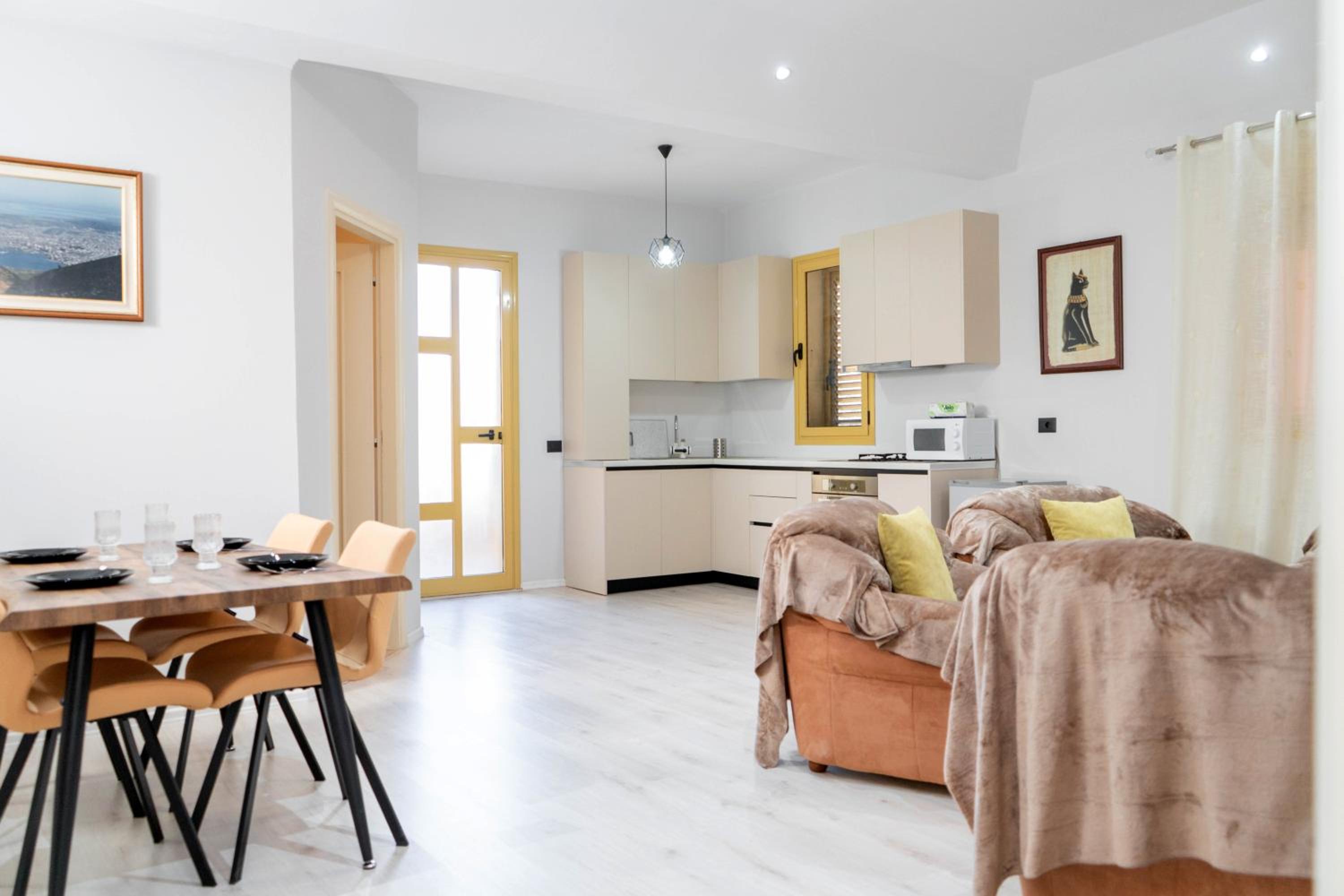 Spacious & Relaxing Home with Free Parking