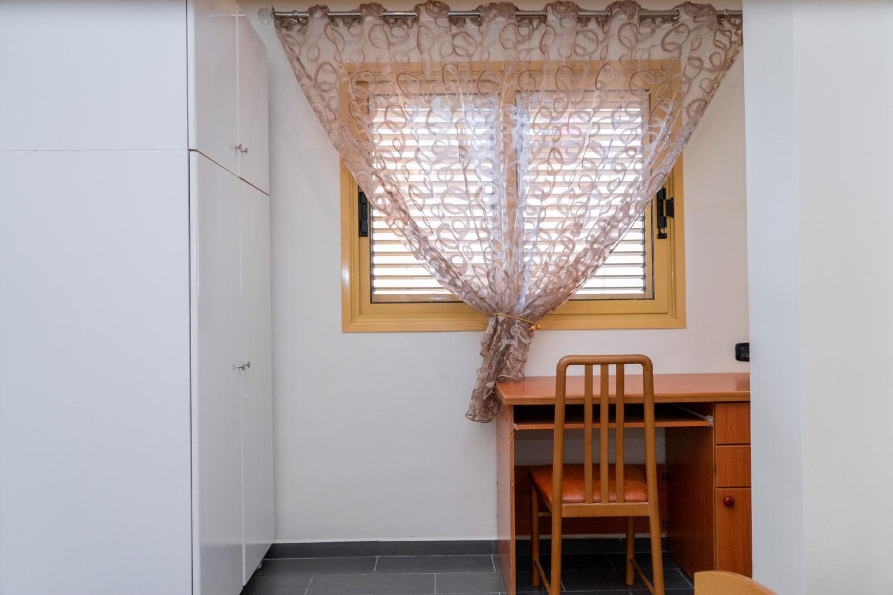 Spacious & Relaxing Home with Free Parking