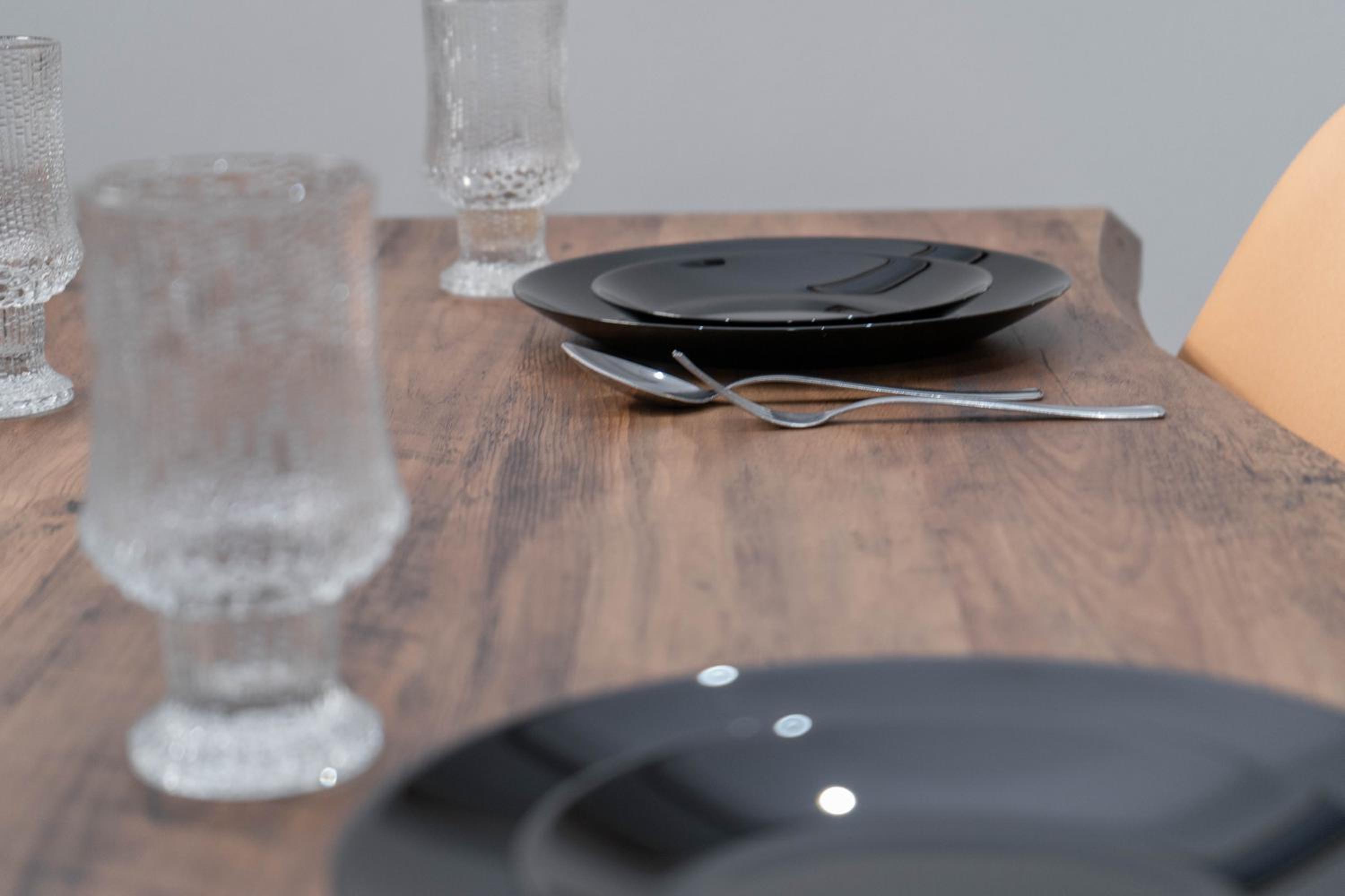 Spacious & Relaxing Home with Free Parking photo 2