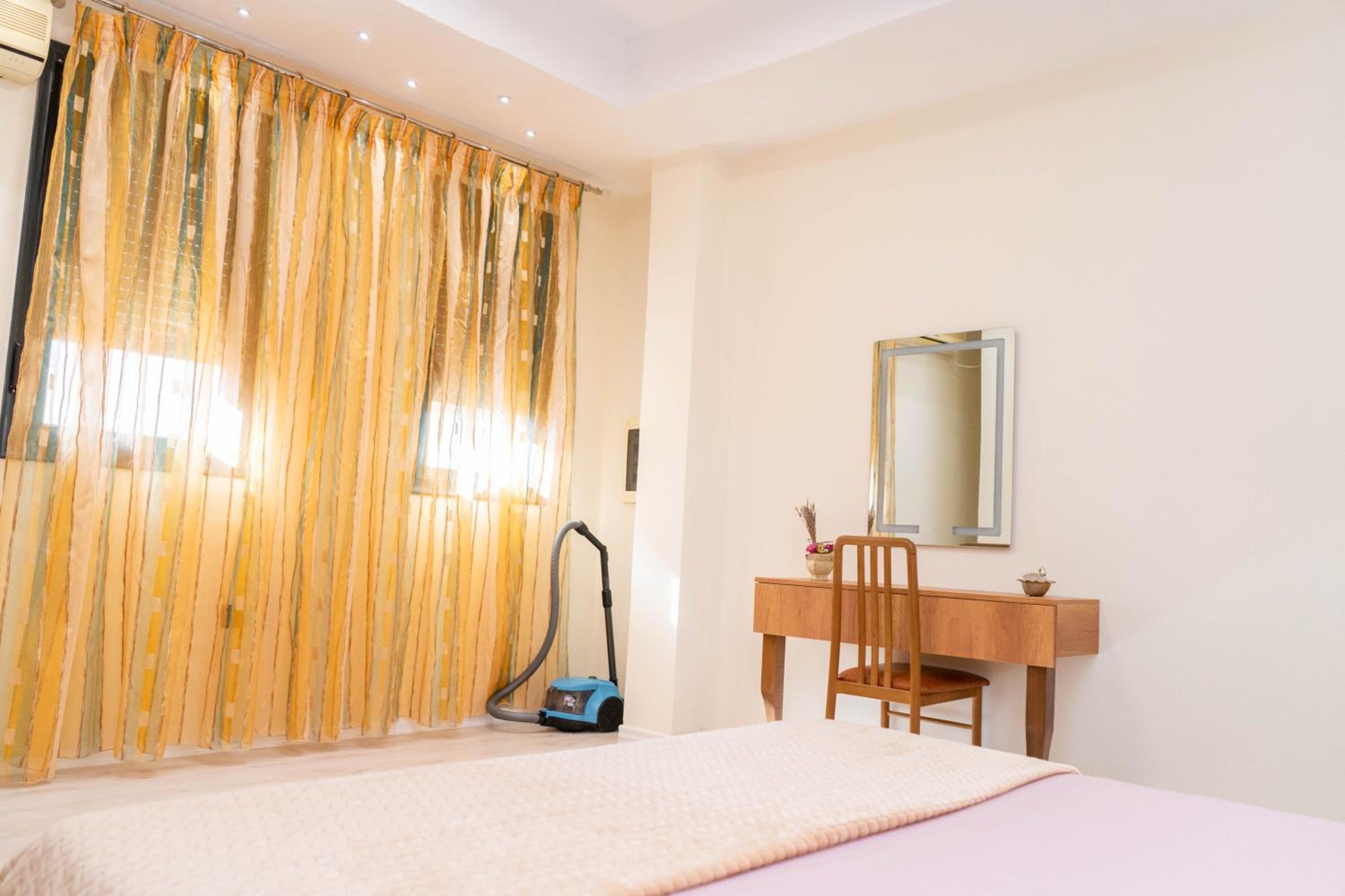 Spacious & Relaxing Home with Free Parking