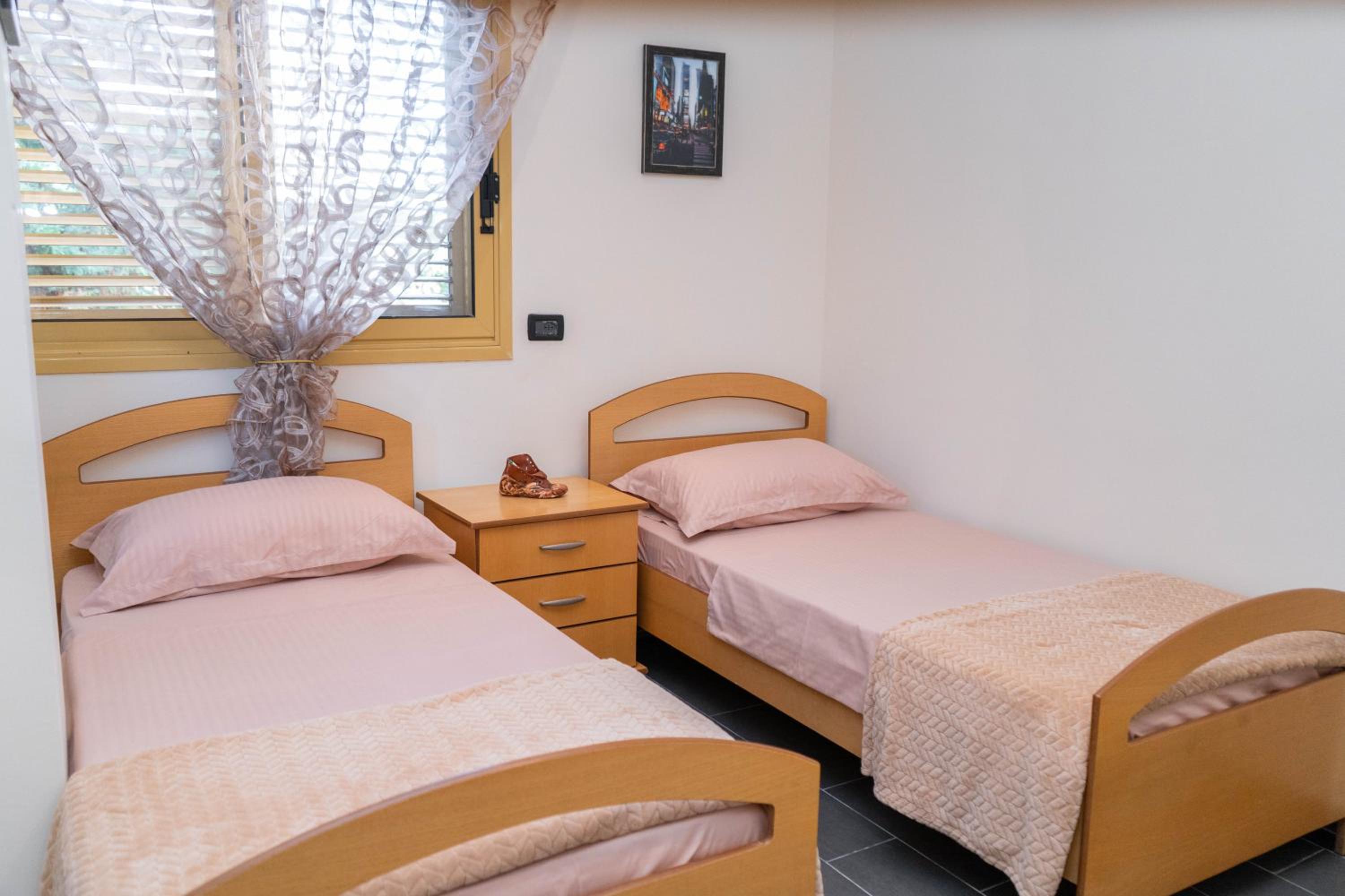 Spacious & Relaxing Home with Free Parking photo 4