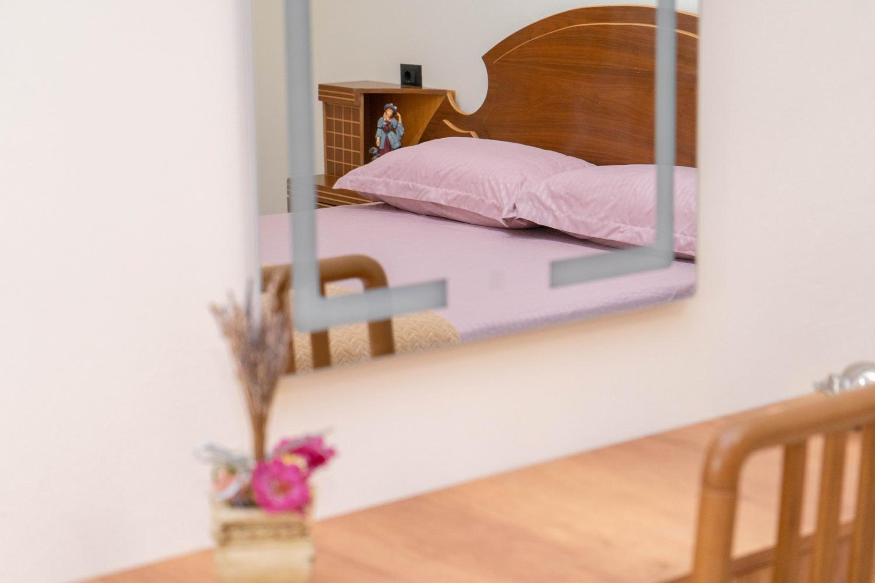 Spacious & Relaxing Home with Free Parking photo 3