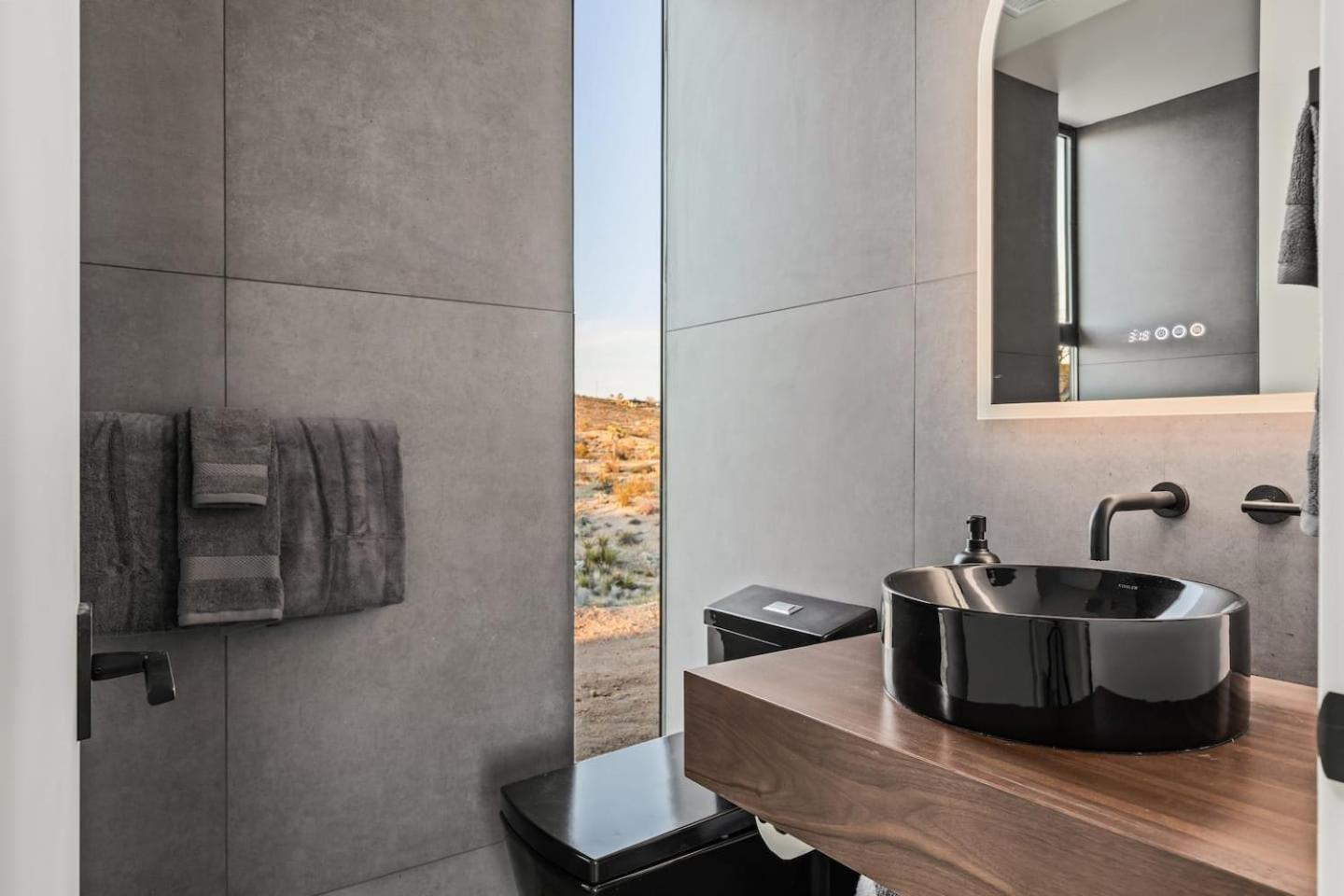 Yin And Yang The Perfect Joshua Tree Retreat - Property Image 39