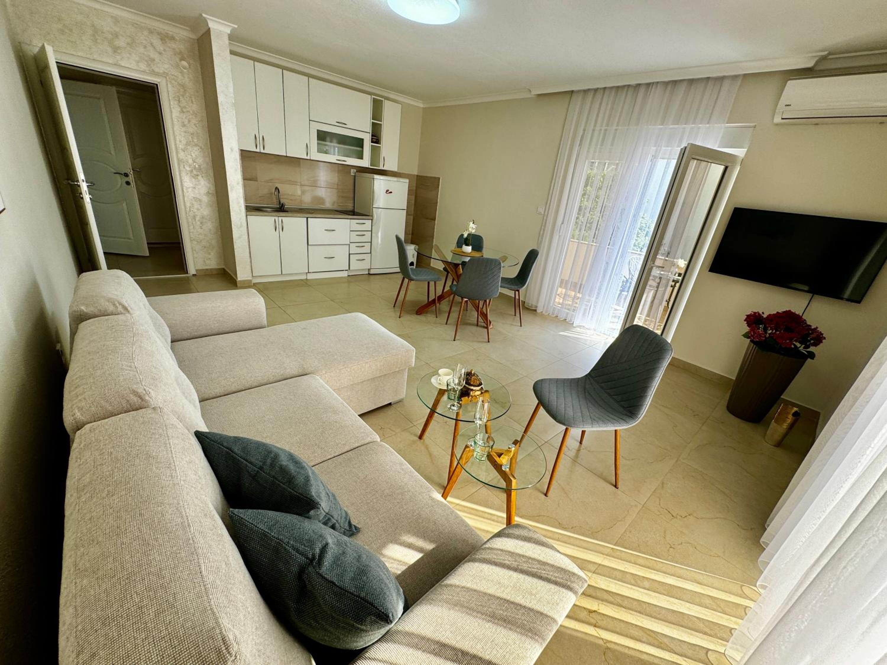 Lajla Apartments