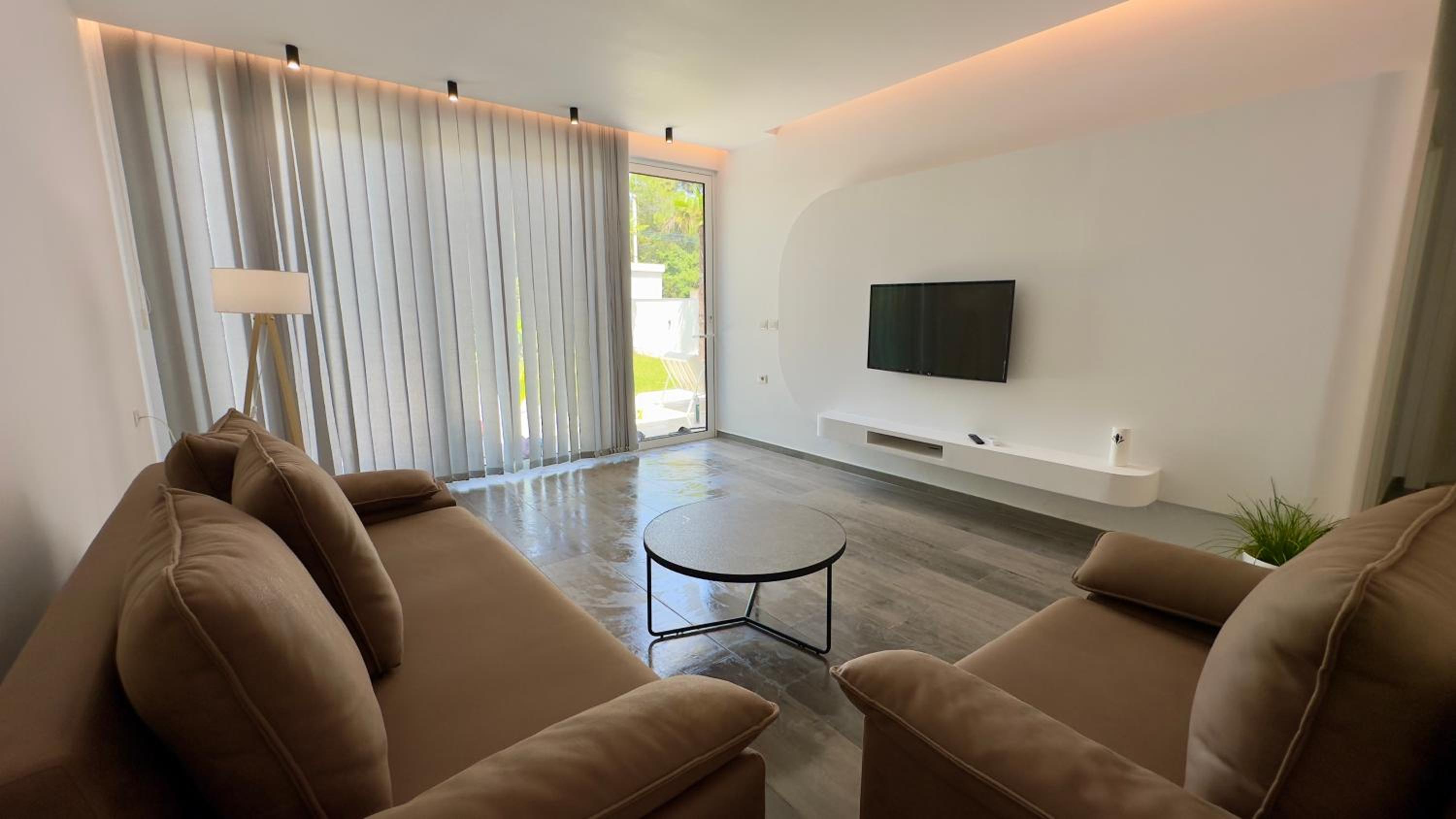 White Beach Villa 1 - Luxury
