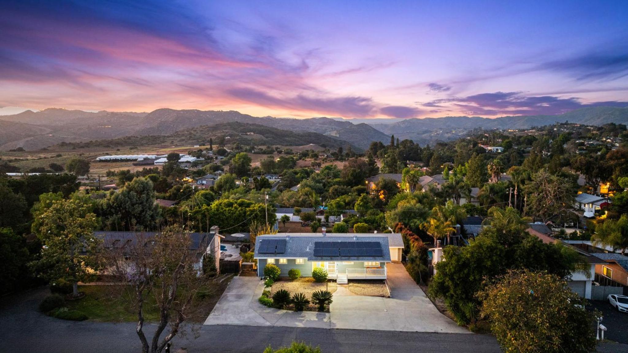Pet friendly Vet Owned Home with Pool view 5