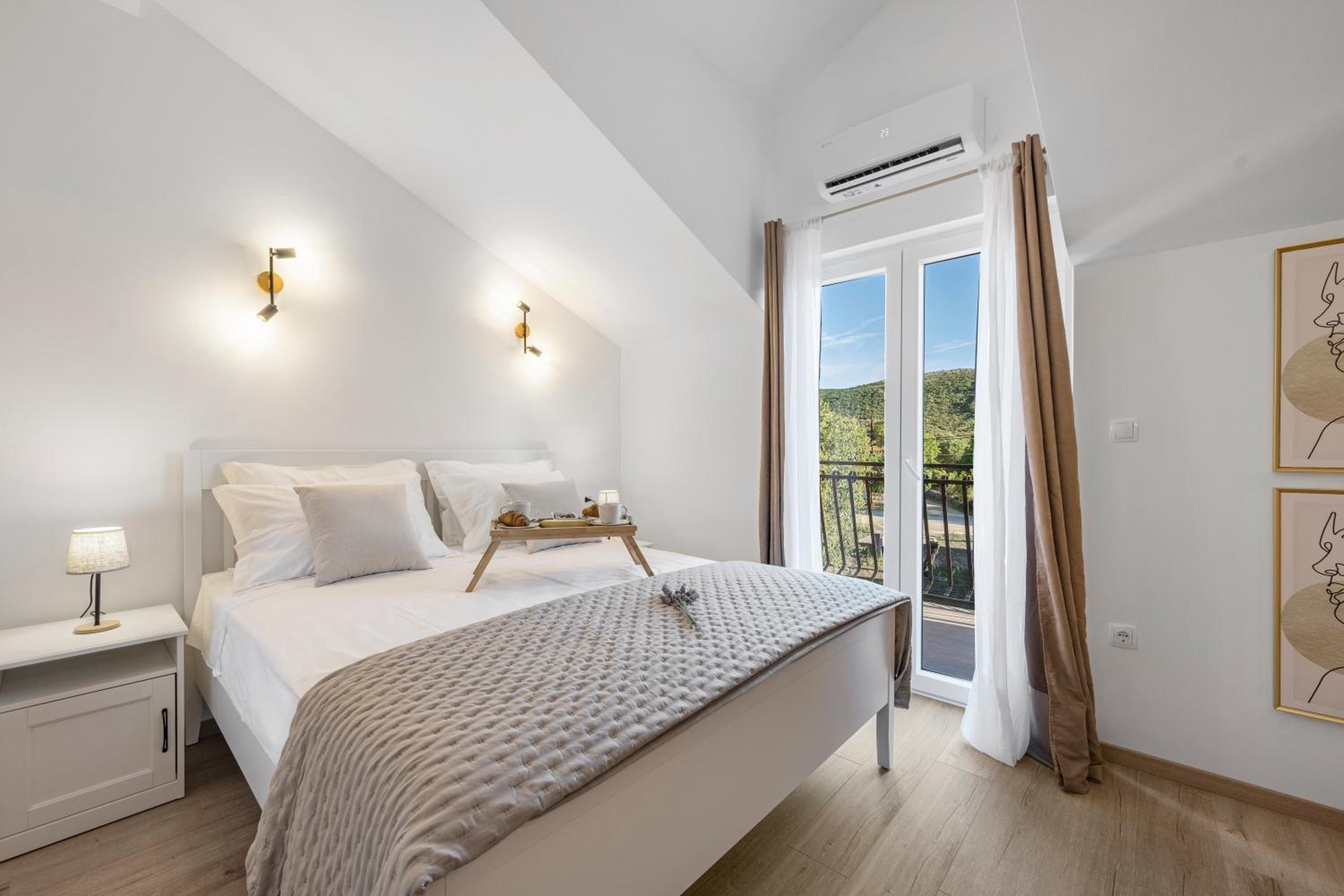 Hedonica house