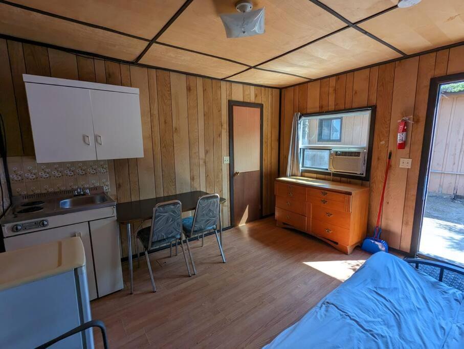 Tiny Wood Cottage 05