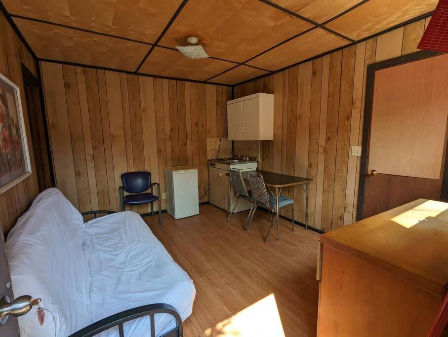 Tiny Wood Cottage 05
