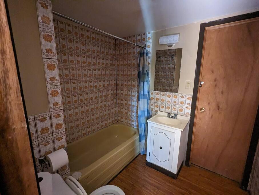 Tiny Wood Cottage 05