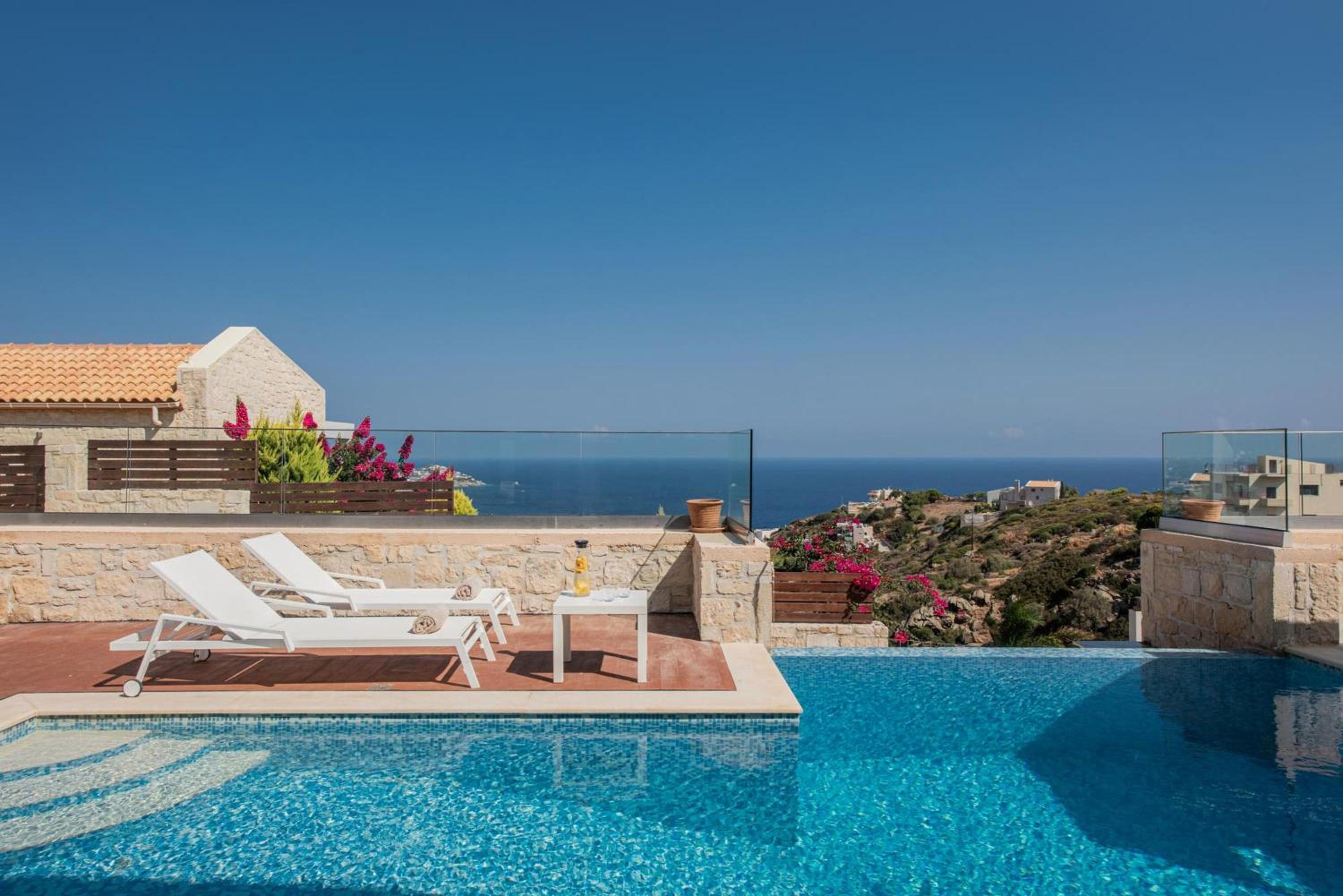 Omega House in Crete view 4