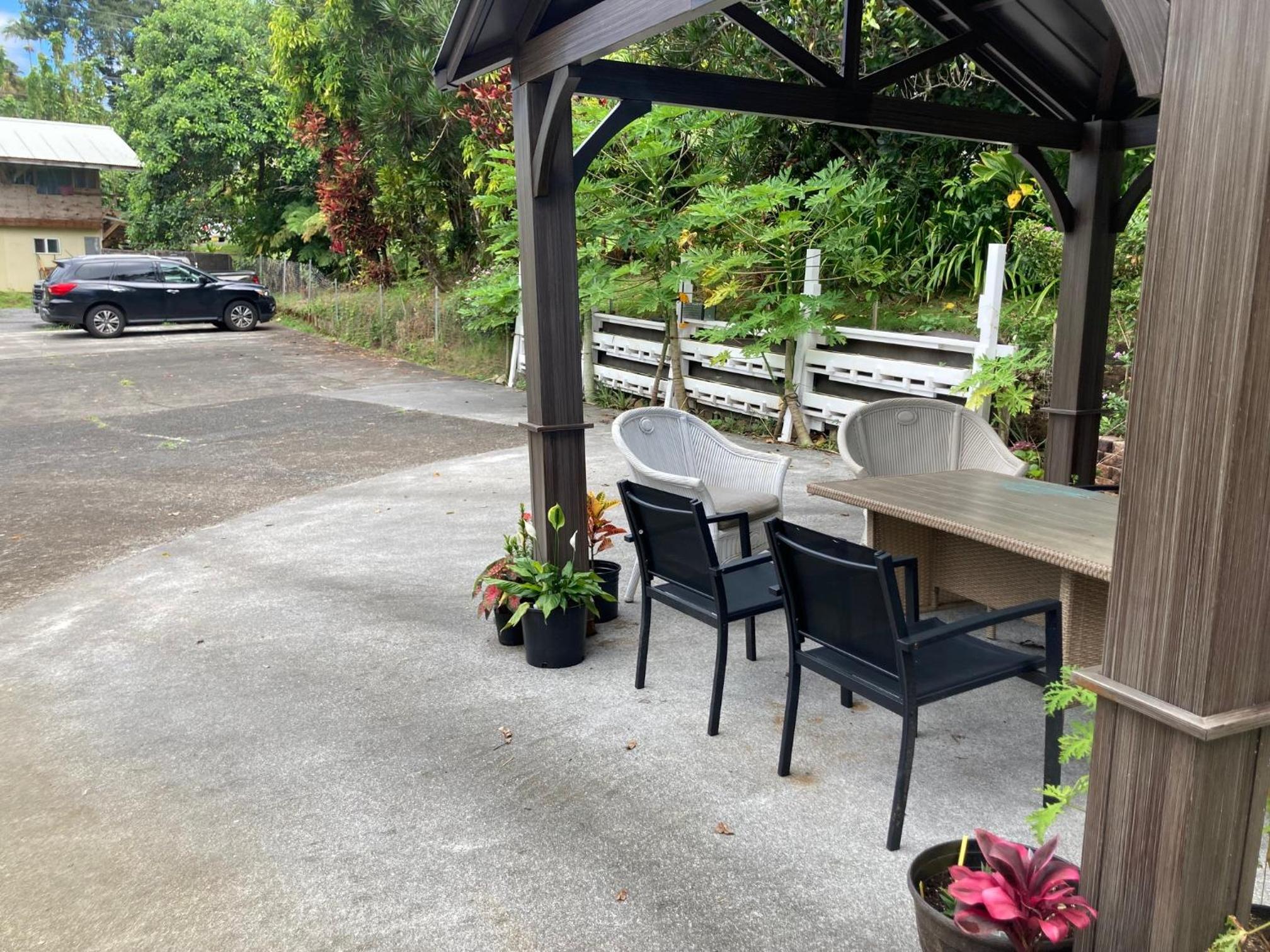 Hilo Bay Oceanfront Bed and Breakfast