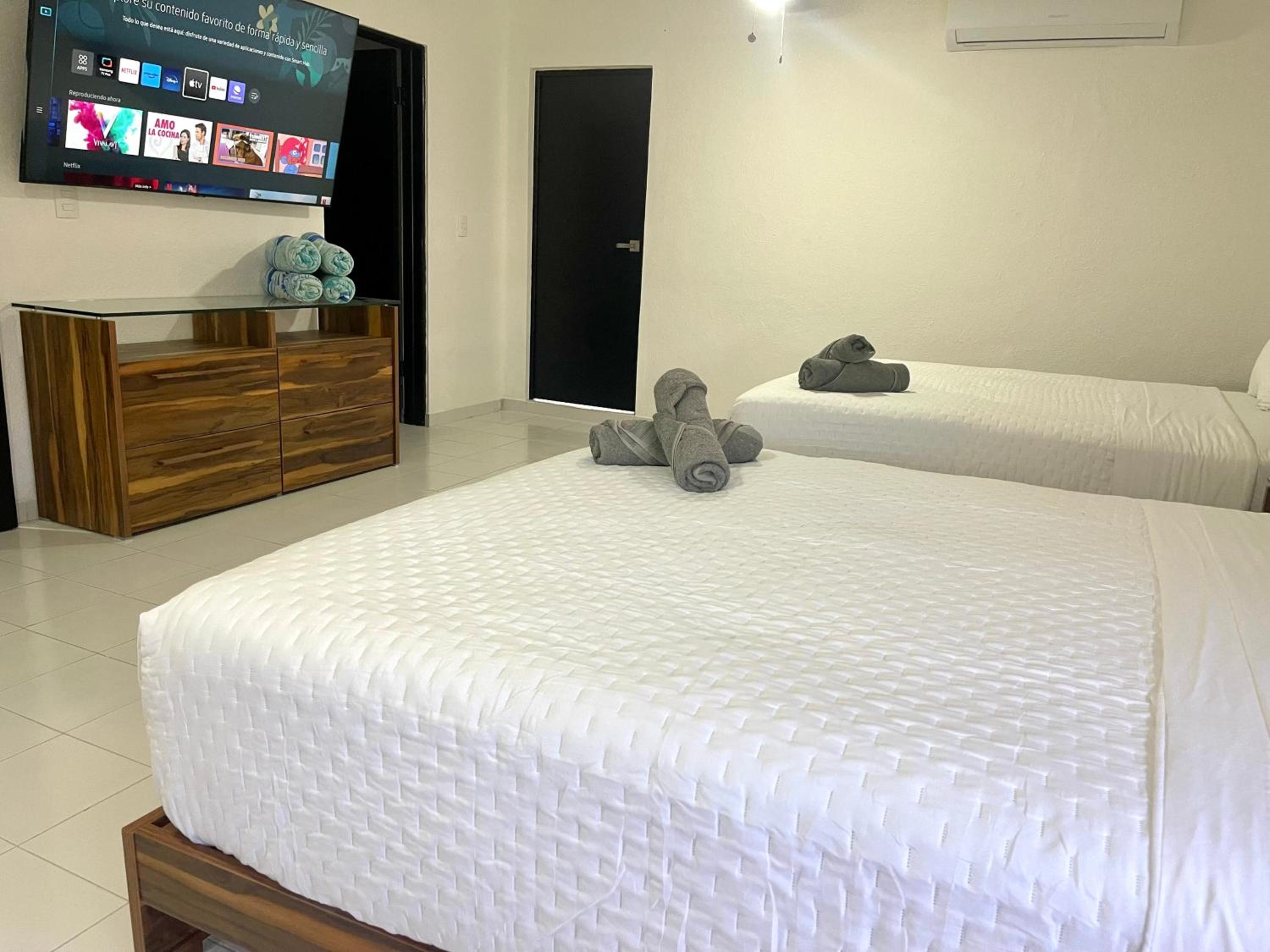 Deco 6B Modern Studio Great Location
