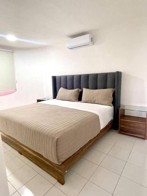 Deco 6B Modern Studio Great Location