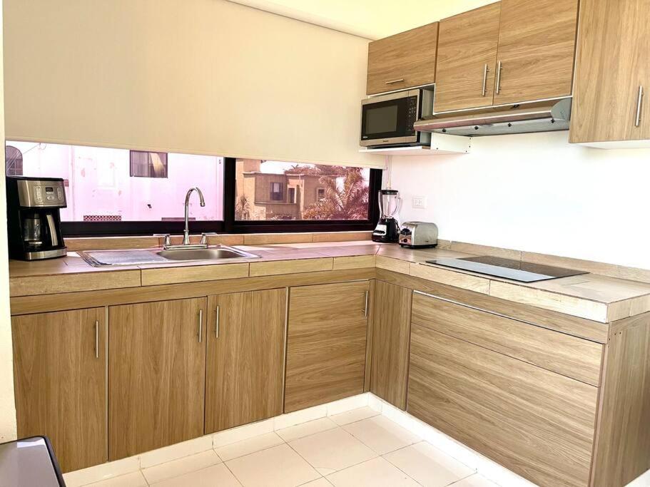 Deco 6B Modern Studio Great Location