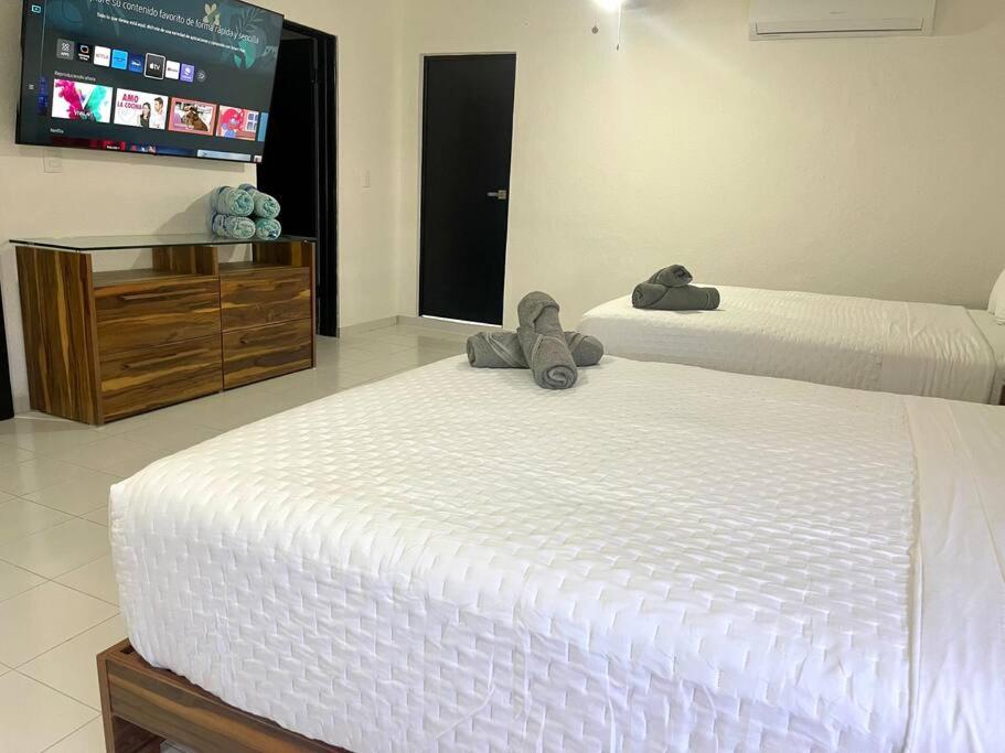 Deco 6B Modern Studio Great Location