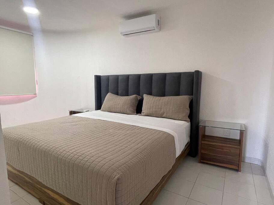 Deco 6B Modern Studio Great Location