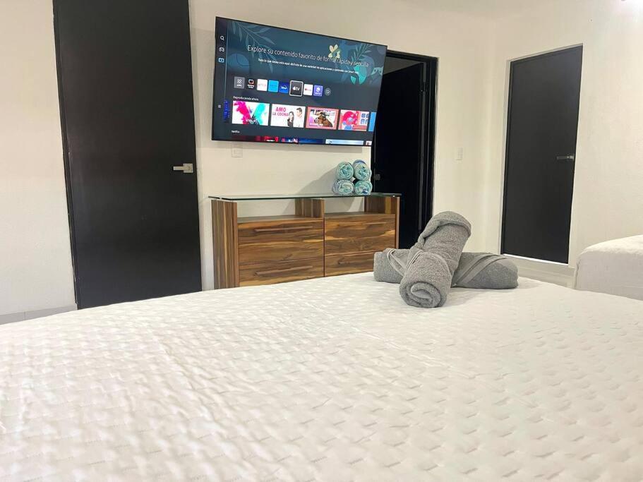 Deco 6B Modern Studio Great Location