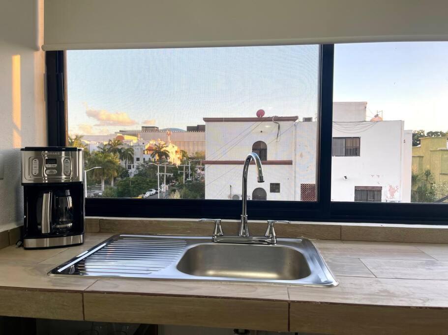 Deco 6B Modern Studio Great Location
