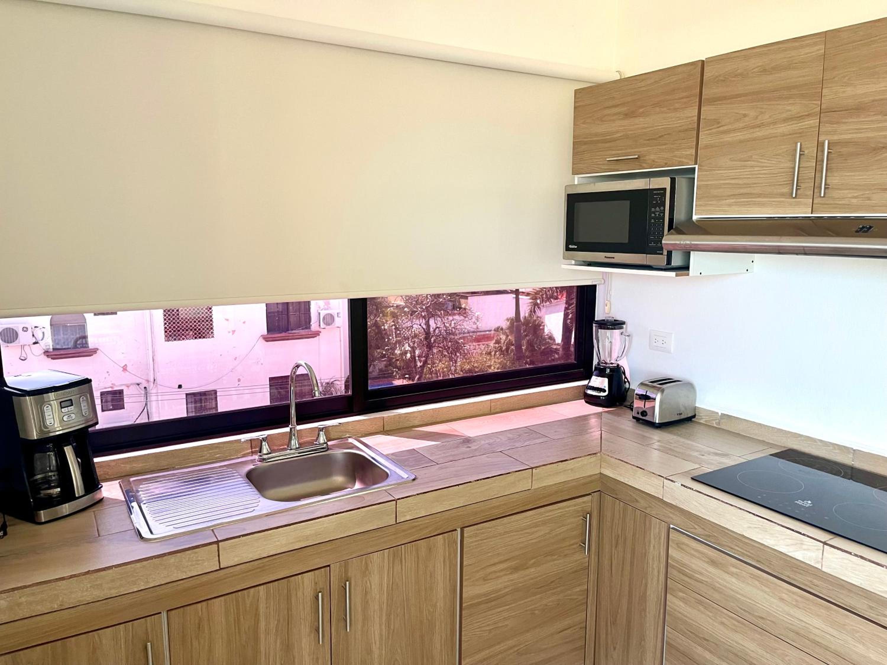 Deco 6B Modern Studio Great Location