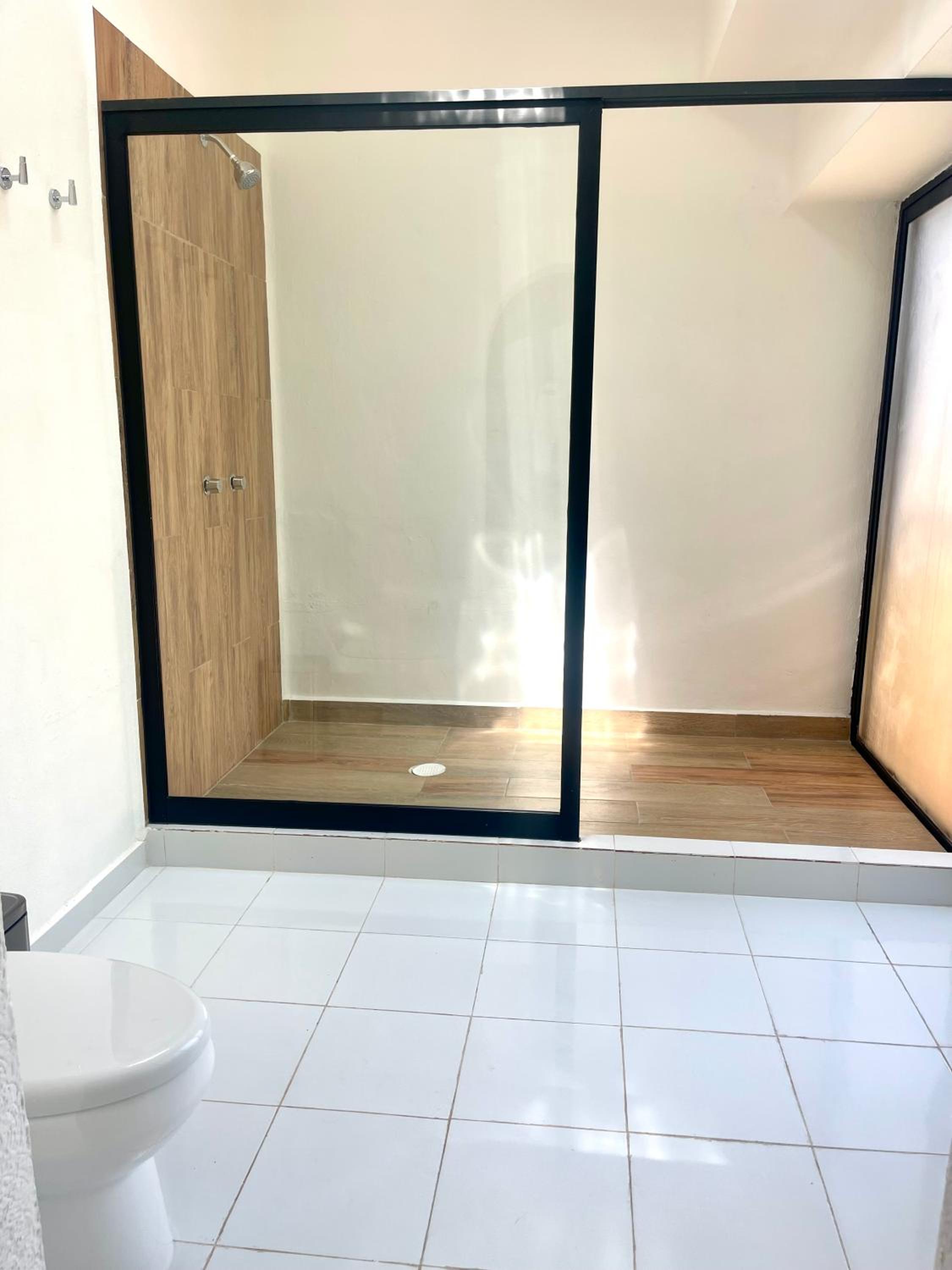 Deco 6B Modern Studio Great Location